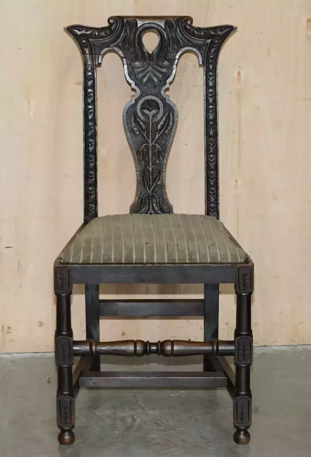 photo vintage Stunning Hand Carved Antique Victorian Extending Dining Table & Six Chairs 6