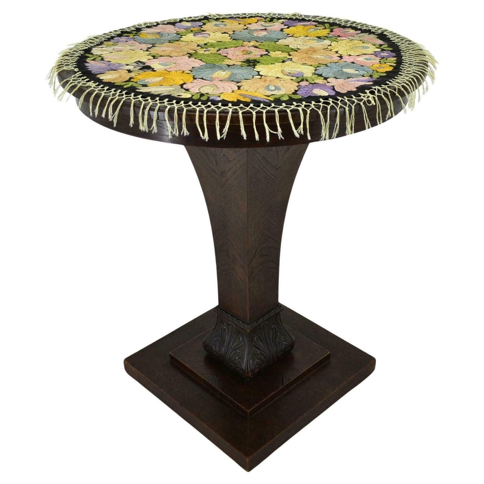1920s Art Deco Occasional Coffee Table And Tablecloth