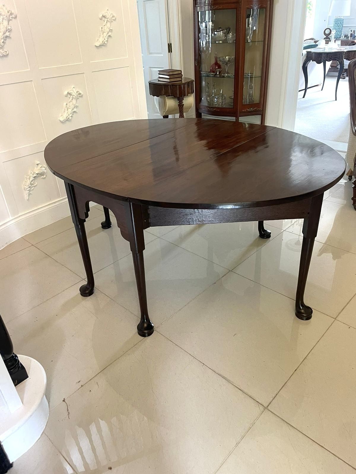 photo vinterior Outstanding Quality Large Unusual Antique 18th Century Mahogany Dining Table