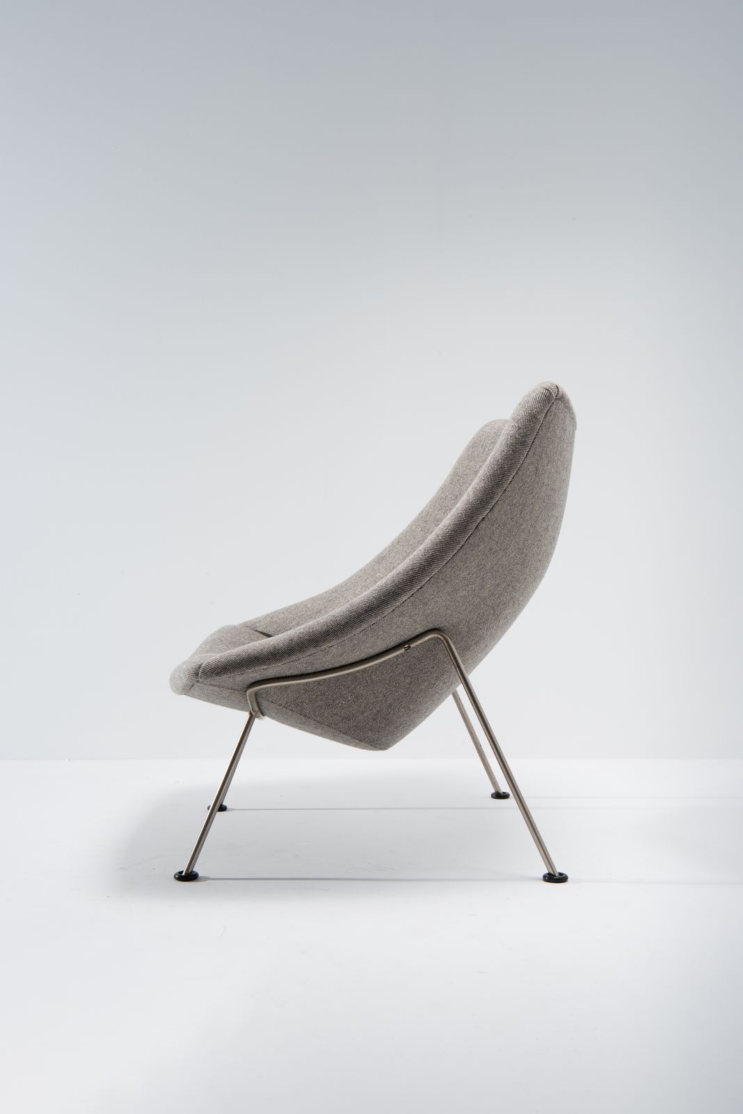 Oyster Chair With Ottoman   Pierre Paulin photo furniture
