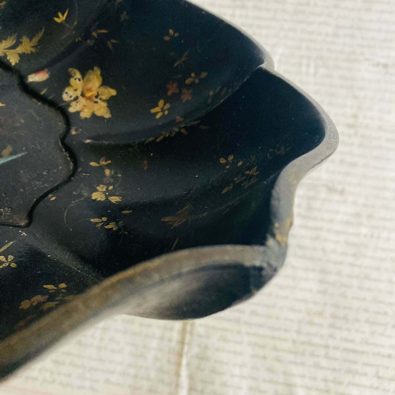 photo vinterior Antique Chinoiserie Papier Mache Bowl