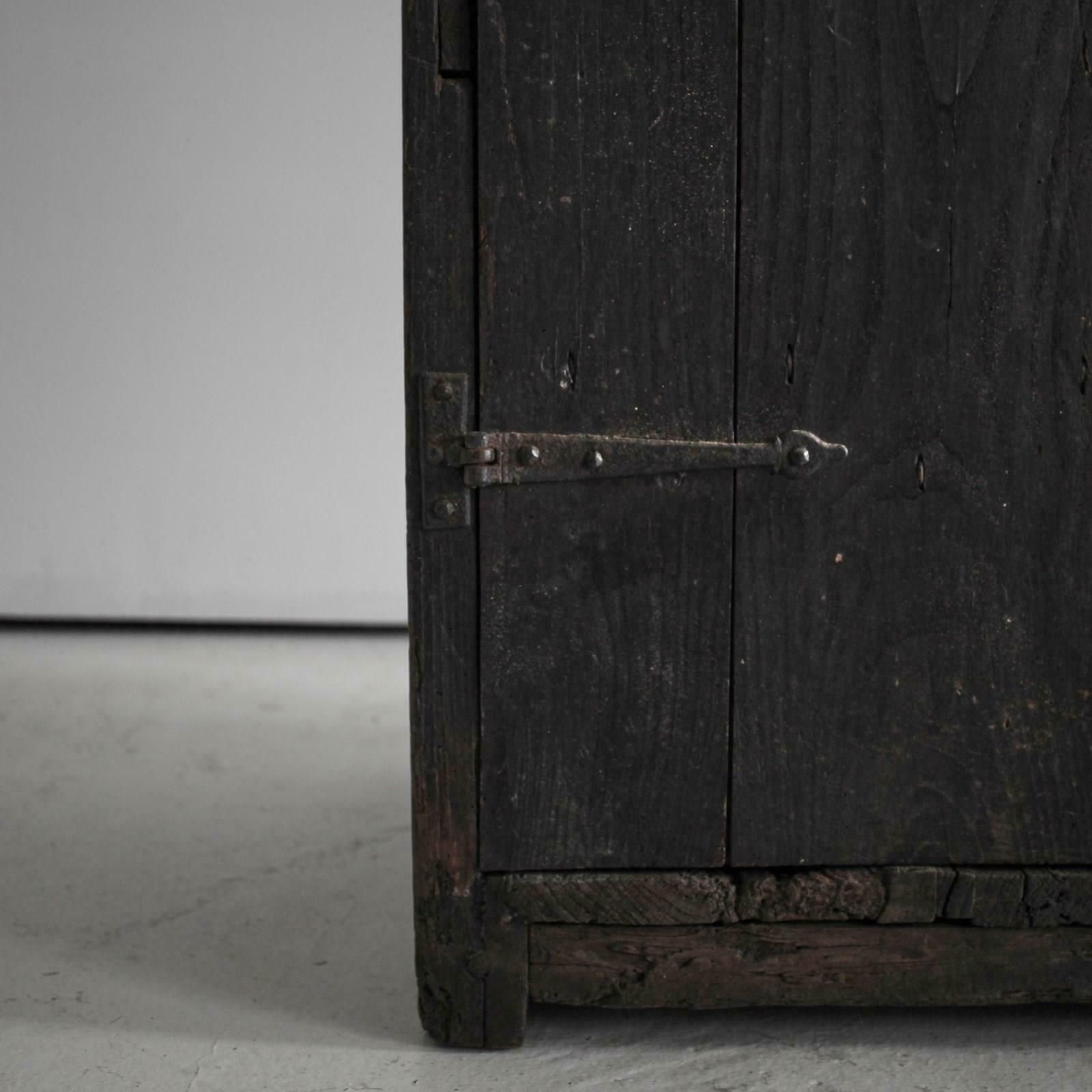 Xxl 17th C. Portuguese Mountain Cupboard In Blackened Chestnut photo vinterior