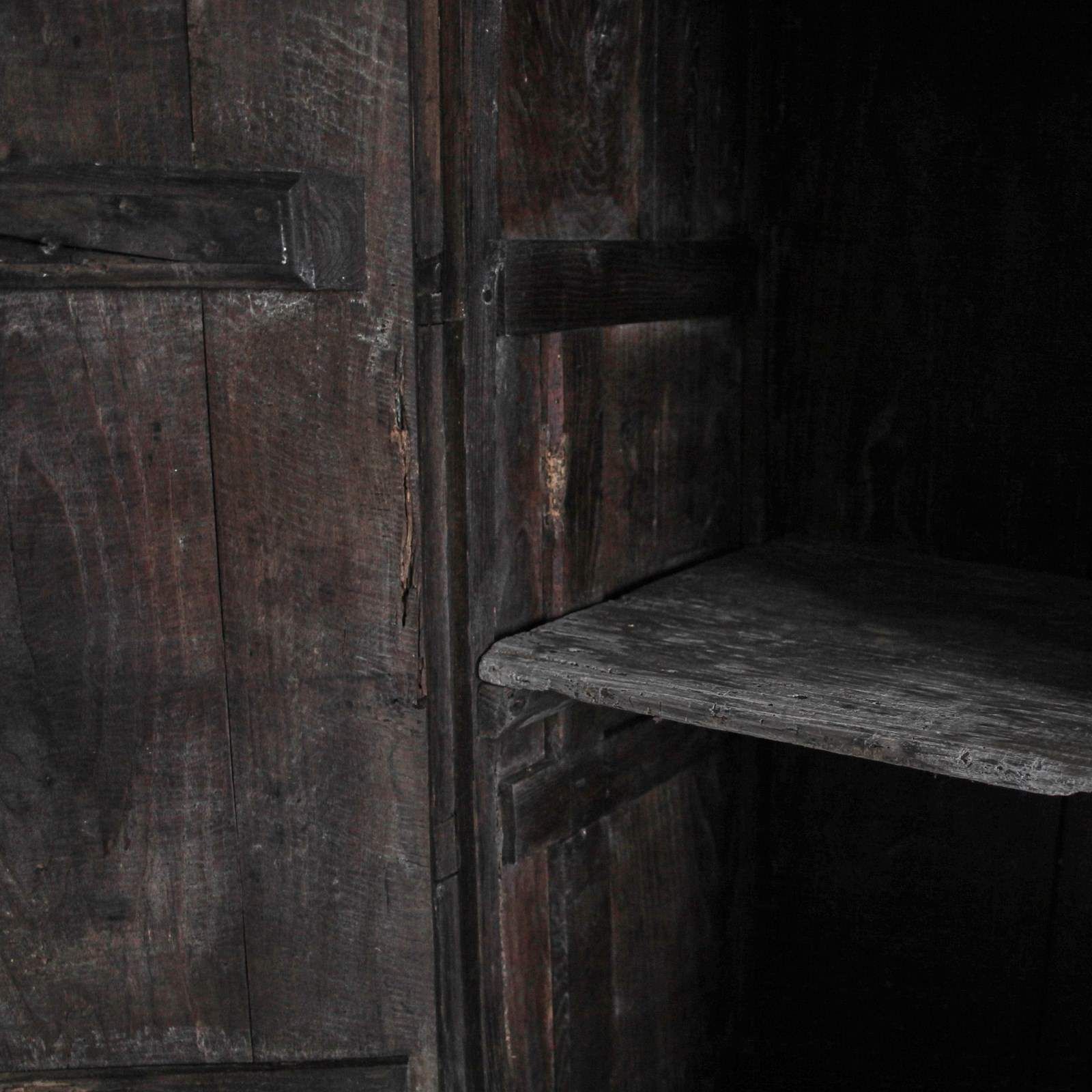 Furniture Xxl 17th C. Portuguese Mountain Cupboard In Blackened Chestnut photo