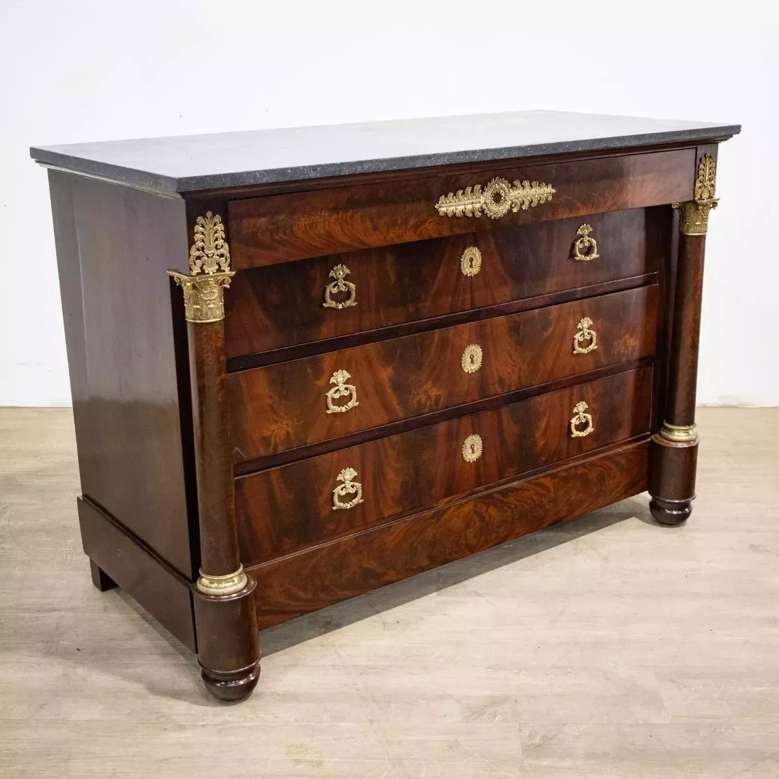photo vinterior French Mahogany Empire Commode