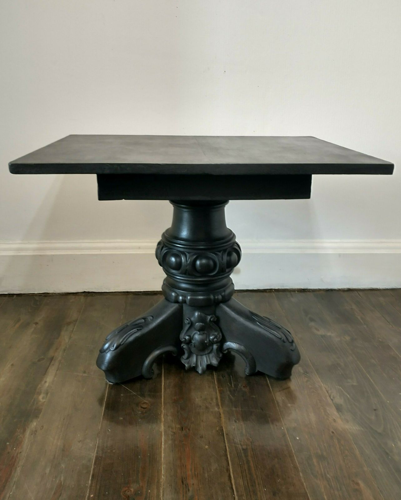 photo vinterior Painted Antique Pedestal Side Table