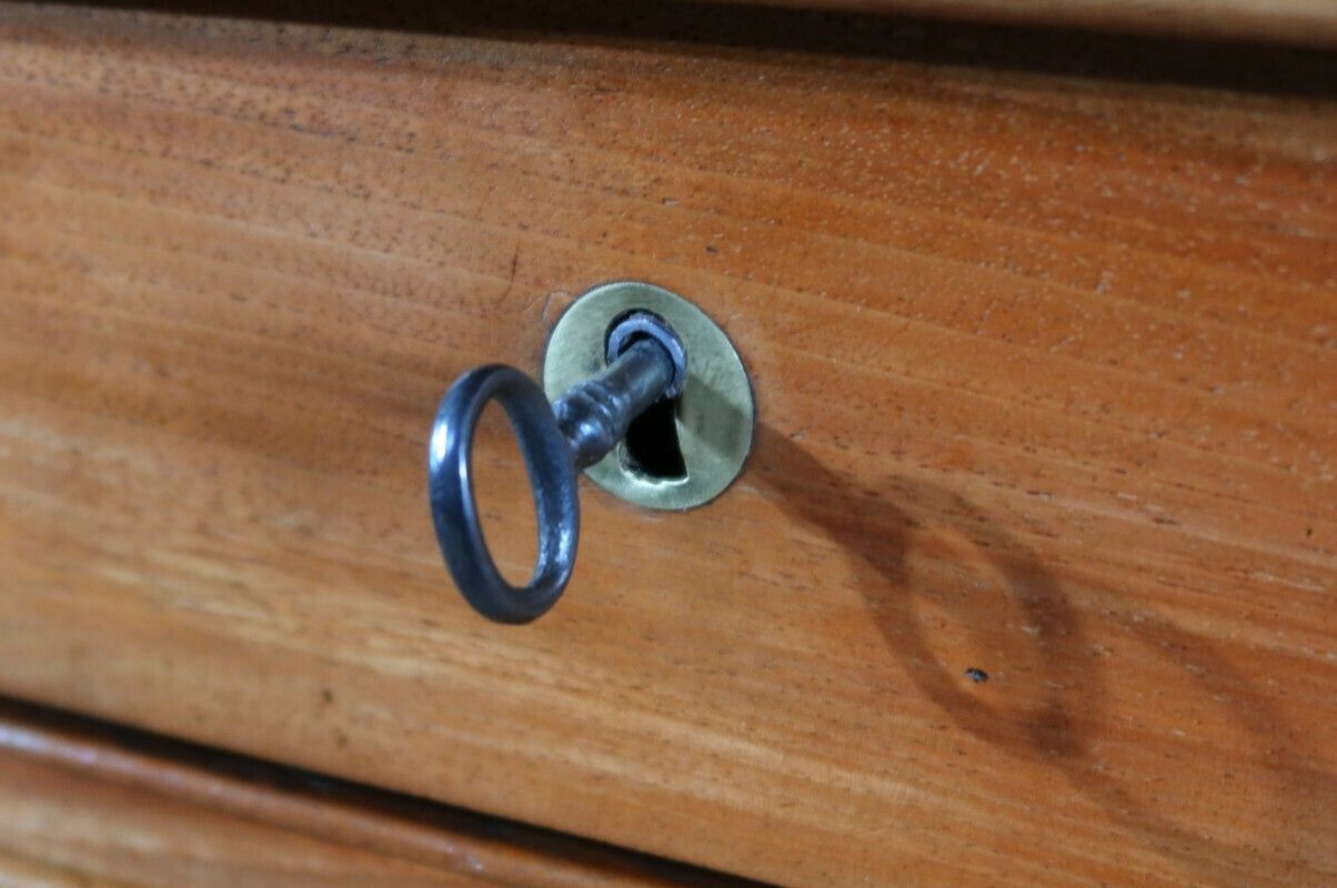 photo vintage Walnut Commode, Restoration Period – 1st Part 19th