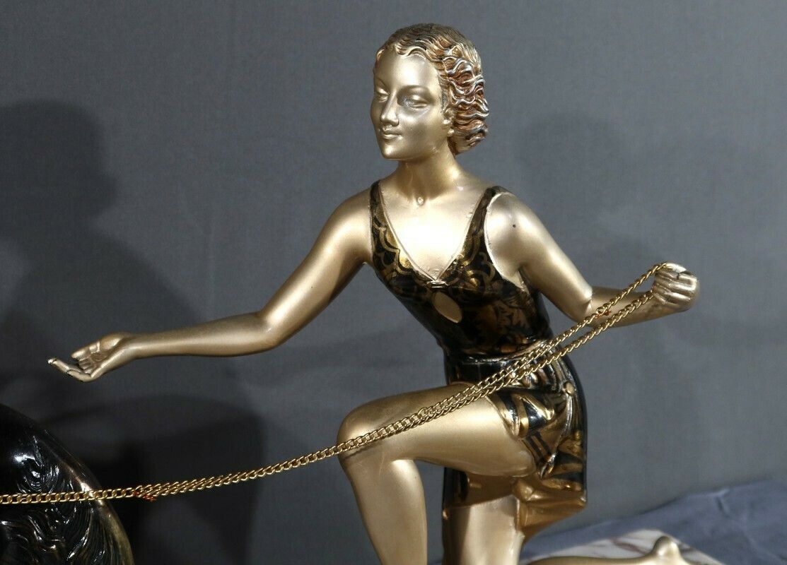 photo vinterior Woman With Greyhounds In Patinated Metal, Art Deco Period – 1930