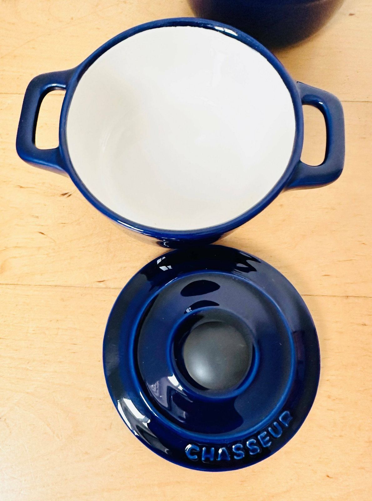 Pair Of Vintage Chasseur Round Casserole, Navvy Blue Enamelled Cast Iron photo vinterior