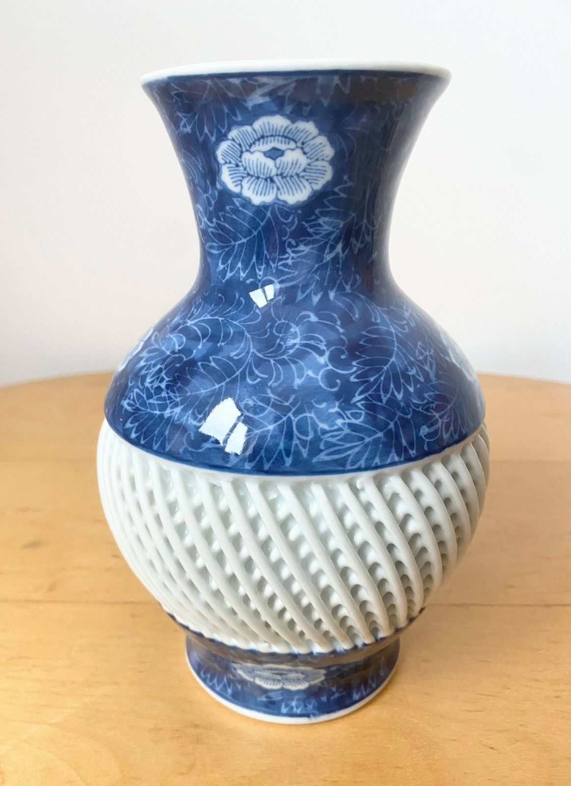 Japanese Arita Imari Handmade Twisted Lattice Vase, Woven Lattice Weave photo Home Decor