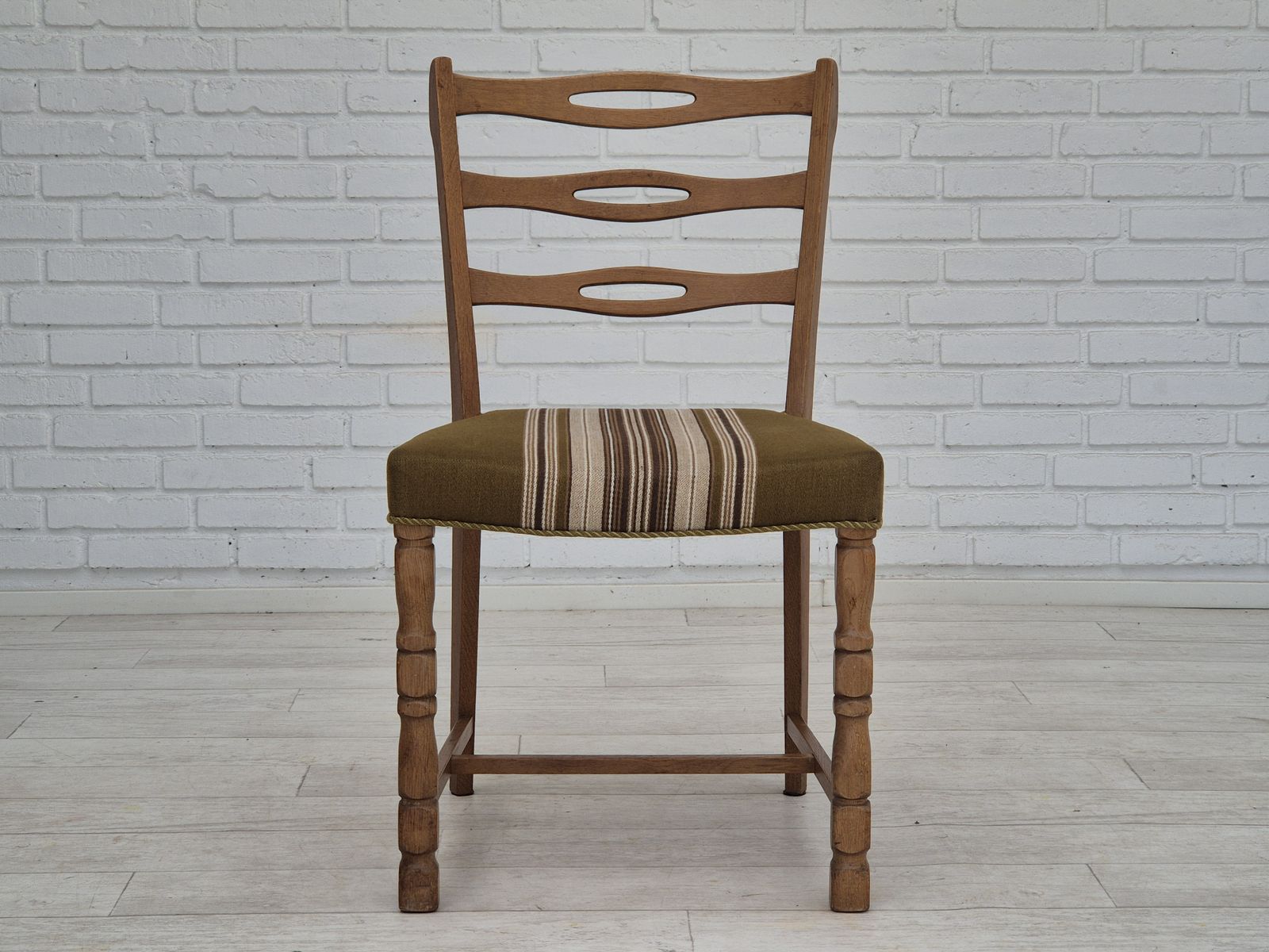 photo furniture 1970s, Set Of 4 Danish Dining Chairs In Oak Wood, Green Furniture Wool.