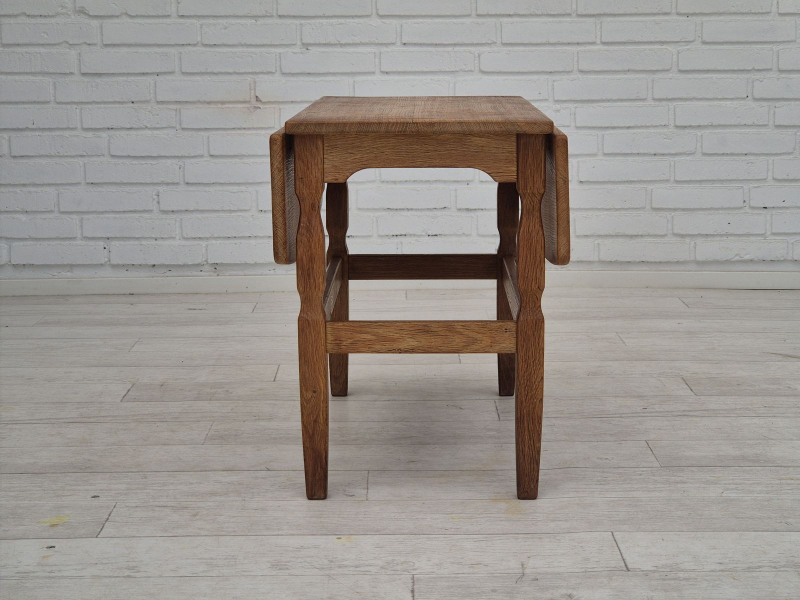 photo vintage 1970s, Danish Design By Henning Kjærnulf For Eg Kvalitetsmøbel, Foldable Table, Oak.