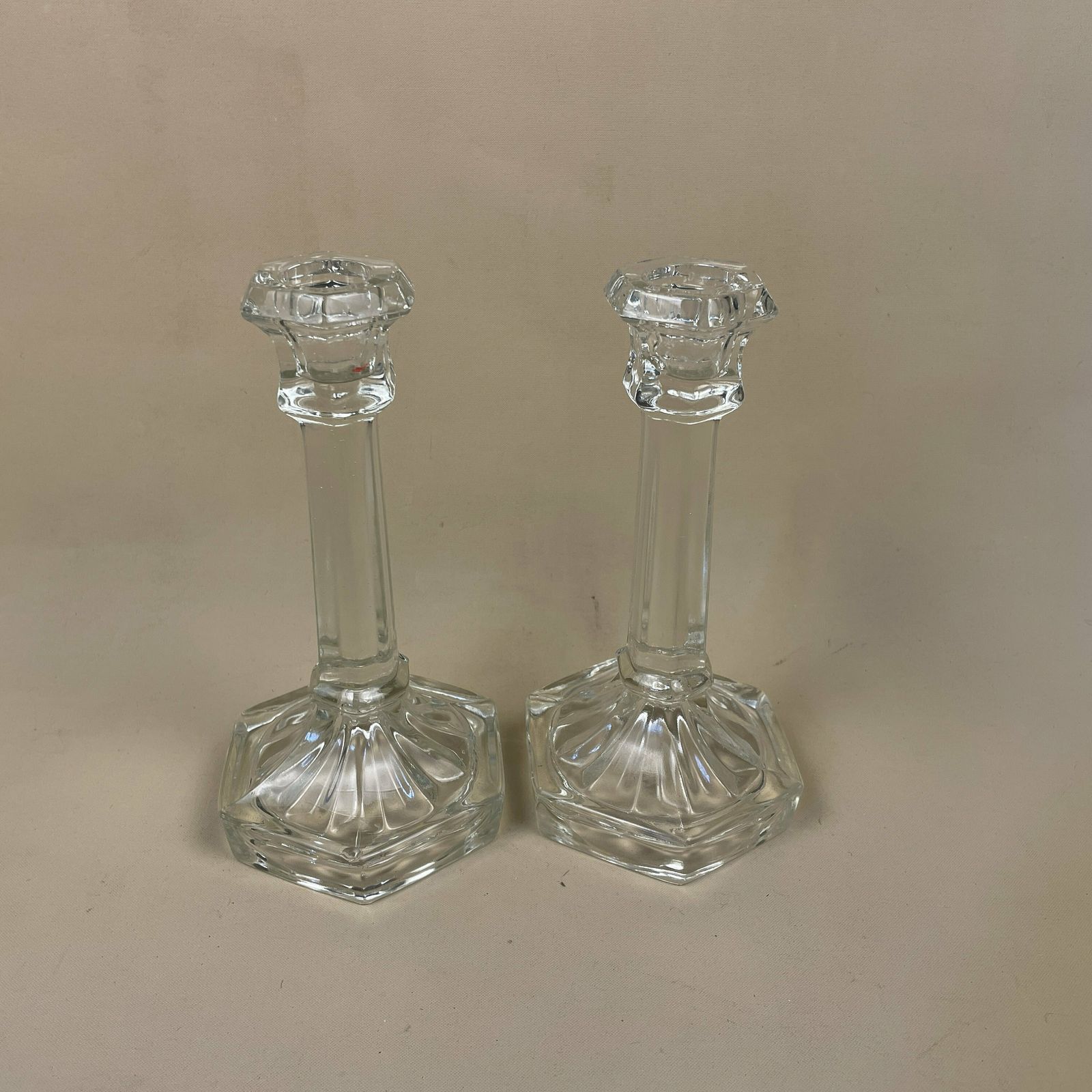 Vintage Pair Of Matching Clear Glass Candlestick Candle Stick Holder Lights Vintage Taper Dinner Candlesticks Chandelier Hexagon Base Retro