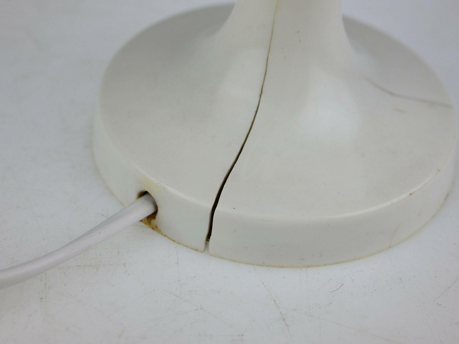 Vintage White Bedside Lamp, Mid Century Desk Lamp, Desk Lamp, Table Lamp, Vintage Lamp, Bedside Lamp, Mid Century Lamp, Table Light photo vintage