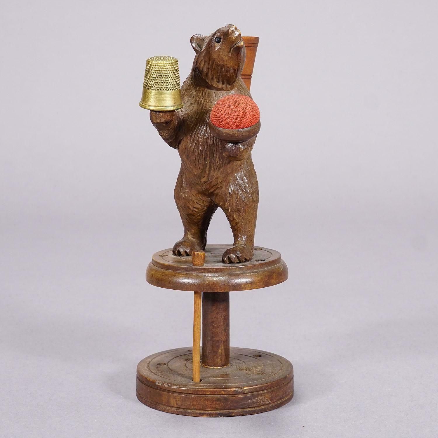 A Lovely Carved Black Forest Bear For Sewing Utensils, Pierre Michel, Brienz photo vintage