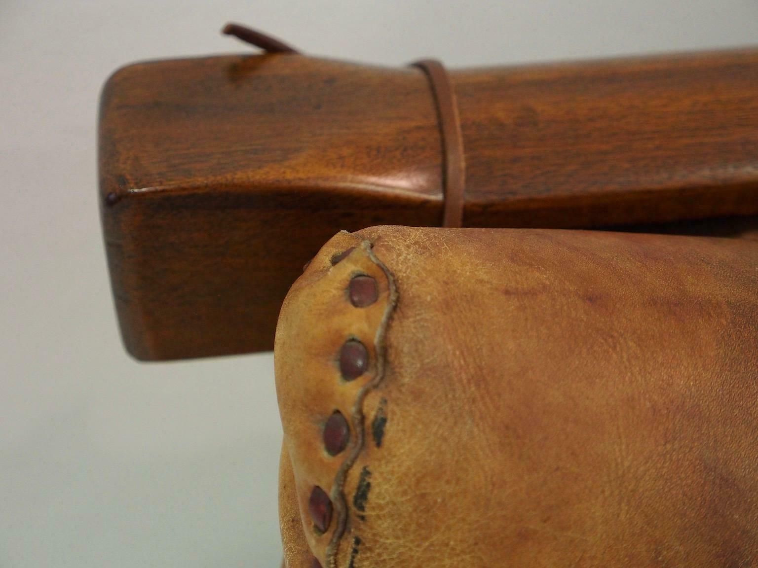 photo vinterior 20th Century Brazilian Brown Leather And Hardwood Sofa