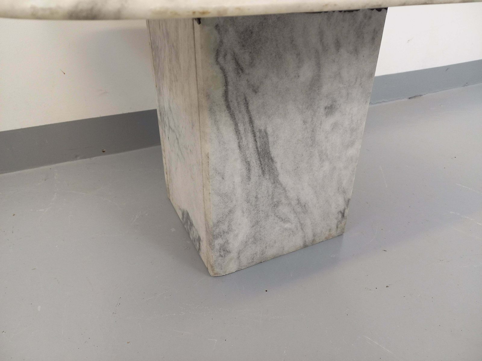 Table basse carrée en marbre blanc photo vintage