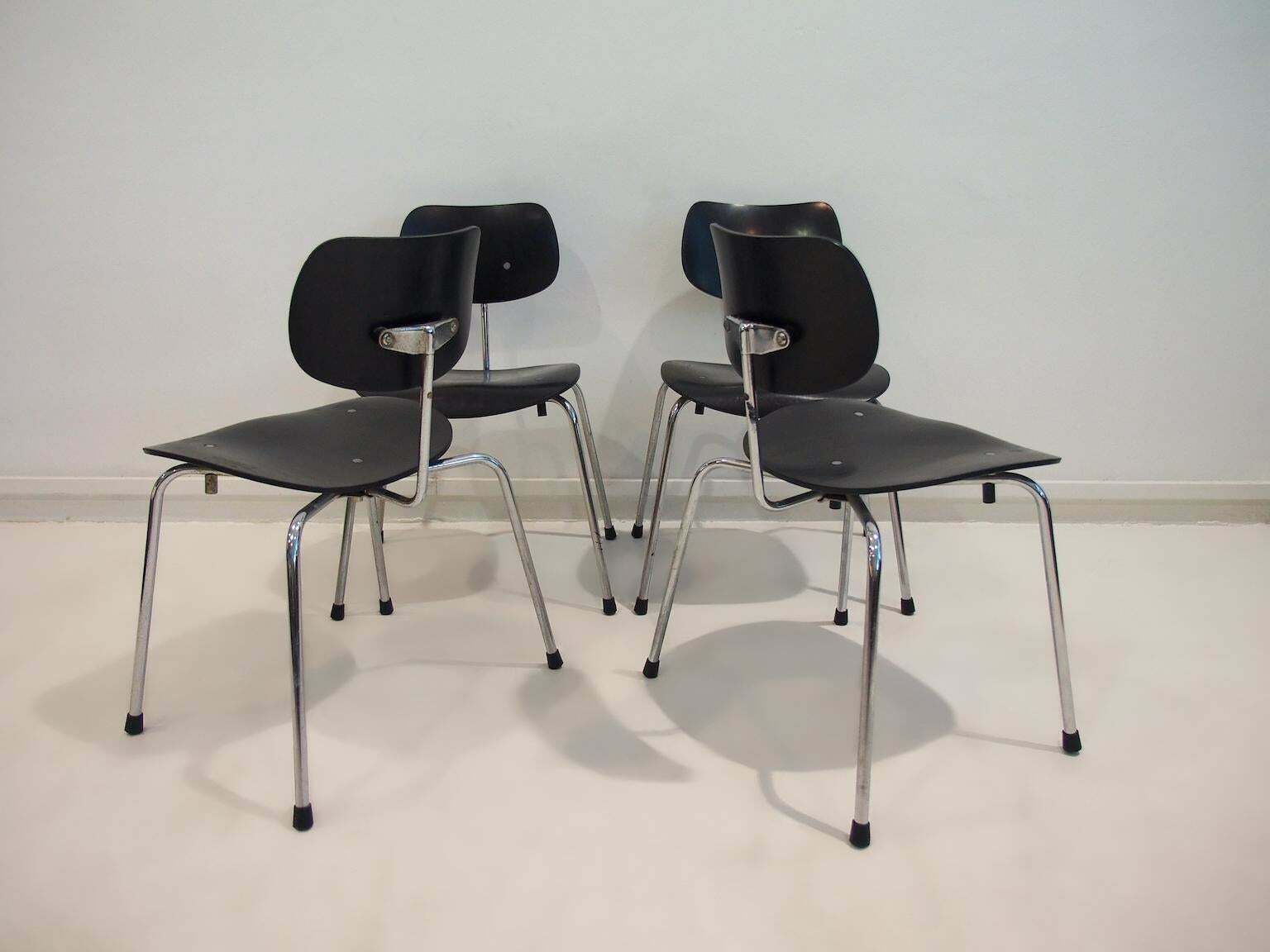 Set Of Four Egon Eiermann Model Se 68 Black Lacquered Plywood And Steel Chairs photo 2317.0