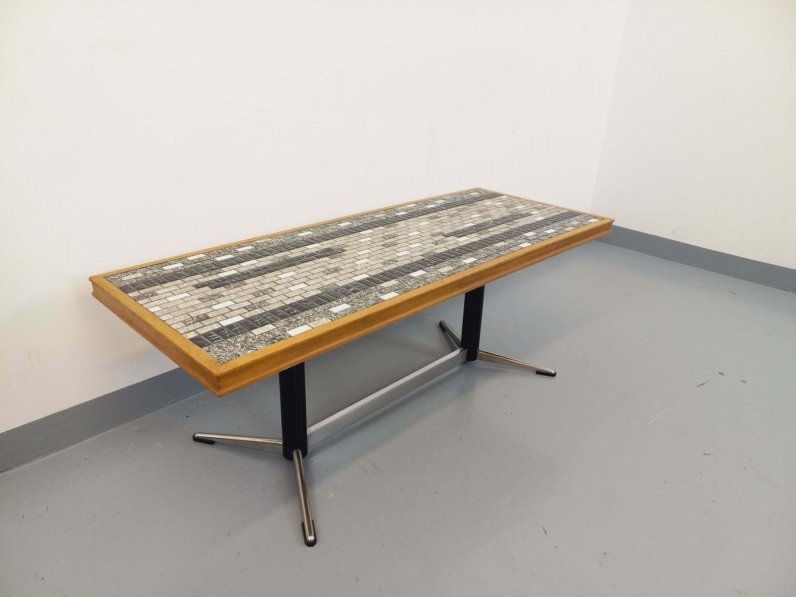 Table basse rectangulaire en céramique et bois