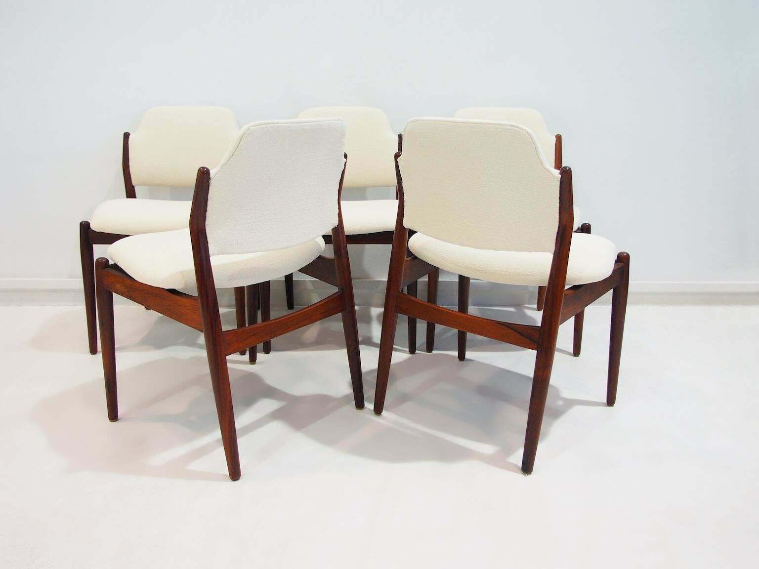 photo buy Set Of Six Arne Vodder For Sibast Hardwood Chairs With White Textile Covers