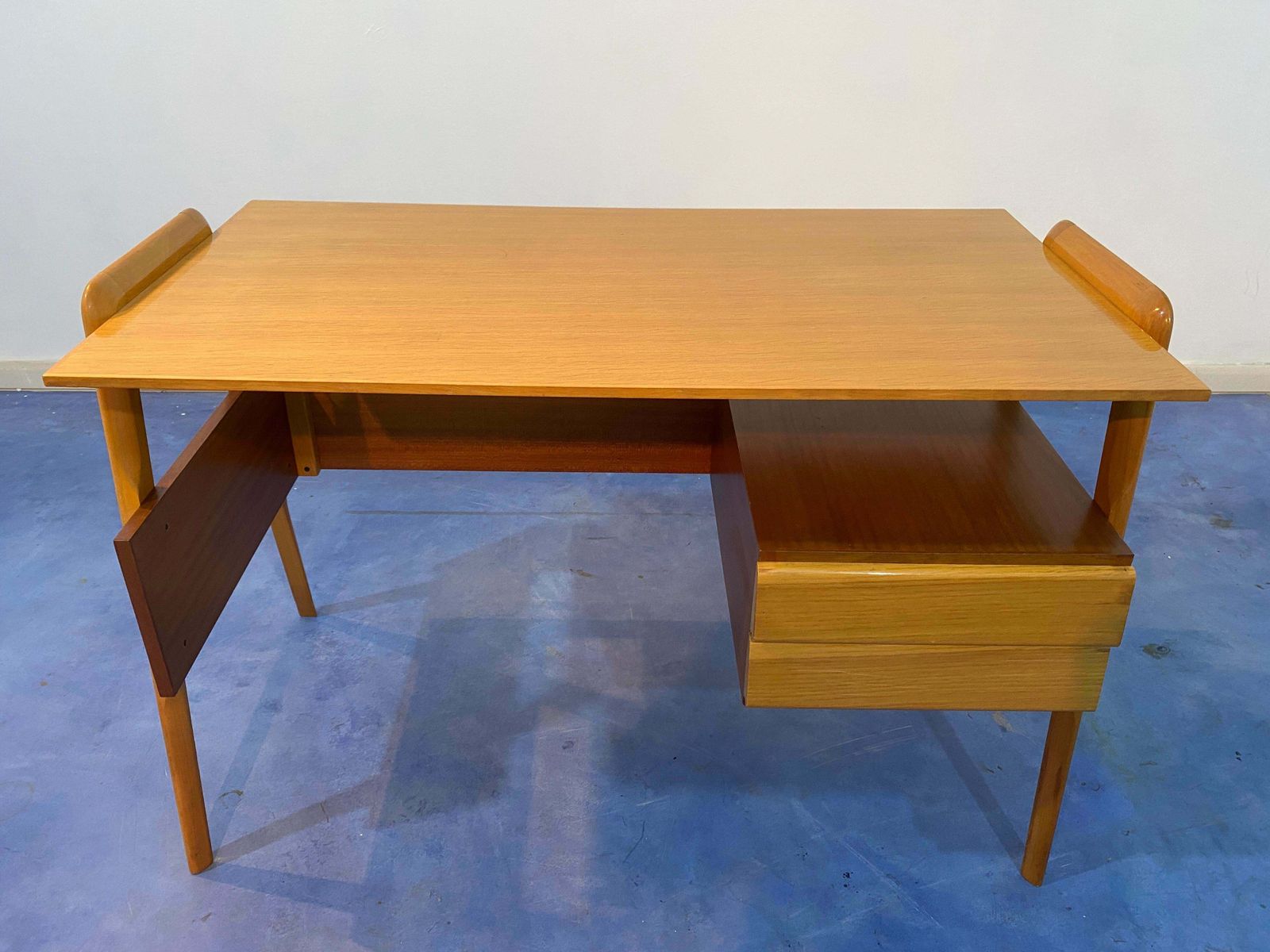 photo furniture Italian Mid Century Modern Desk And Chair Designed By Vittorio Dassi In 1950s