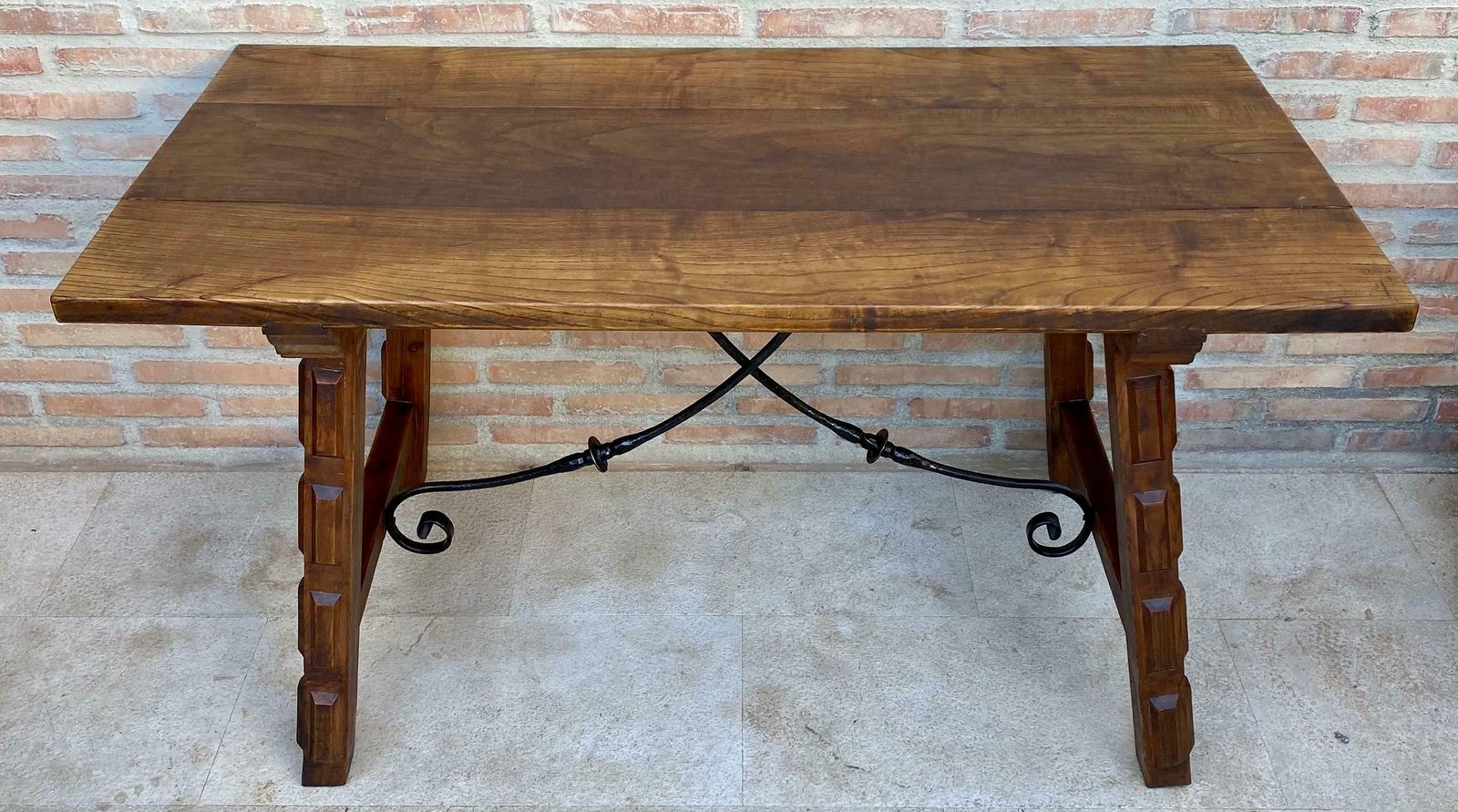 photo furniture Table de travail d'époque en chêne espagnol, XIXe siècle