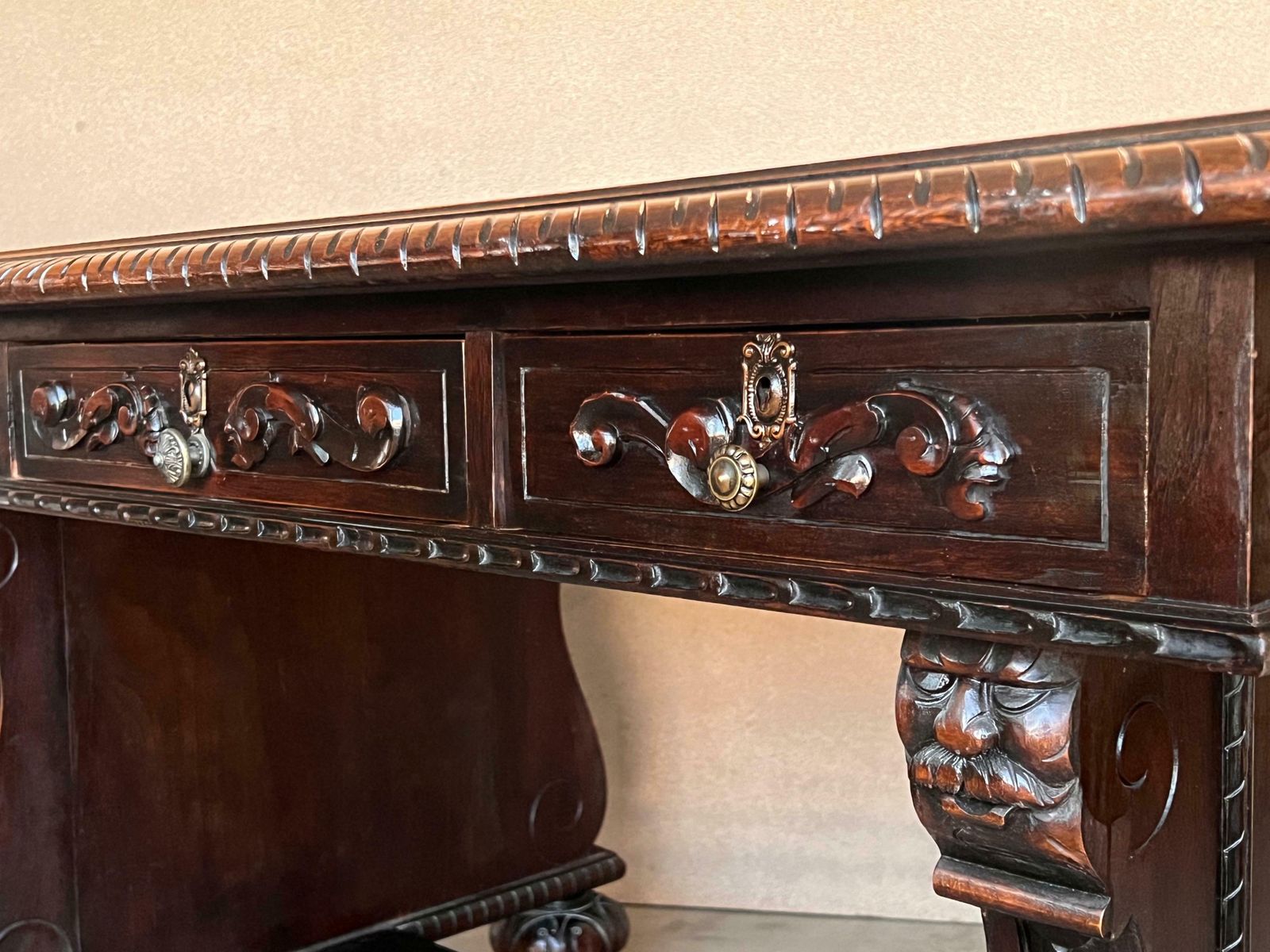photo for sale Bureau français de style Renaissance XIXe siècle à trois tiroirs