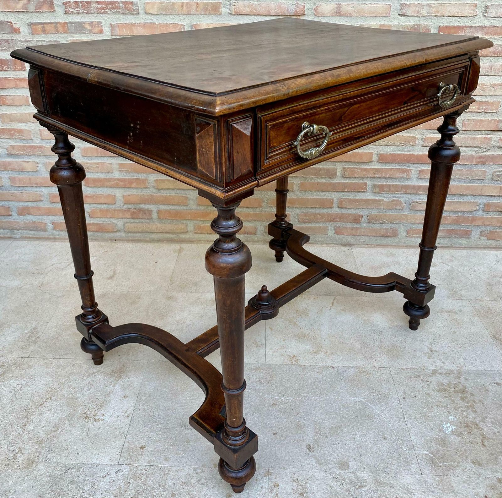 Table d'appoint Louis XVI en noyer avec tiroir, années 1920 photo Mobilier