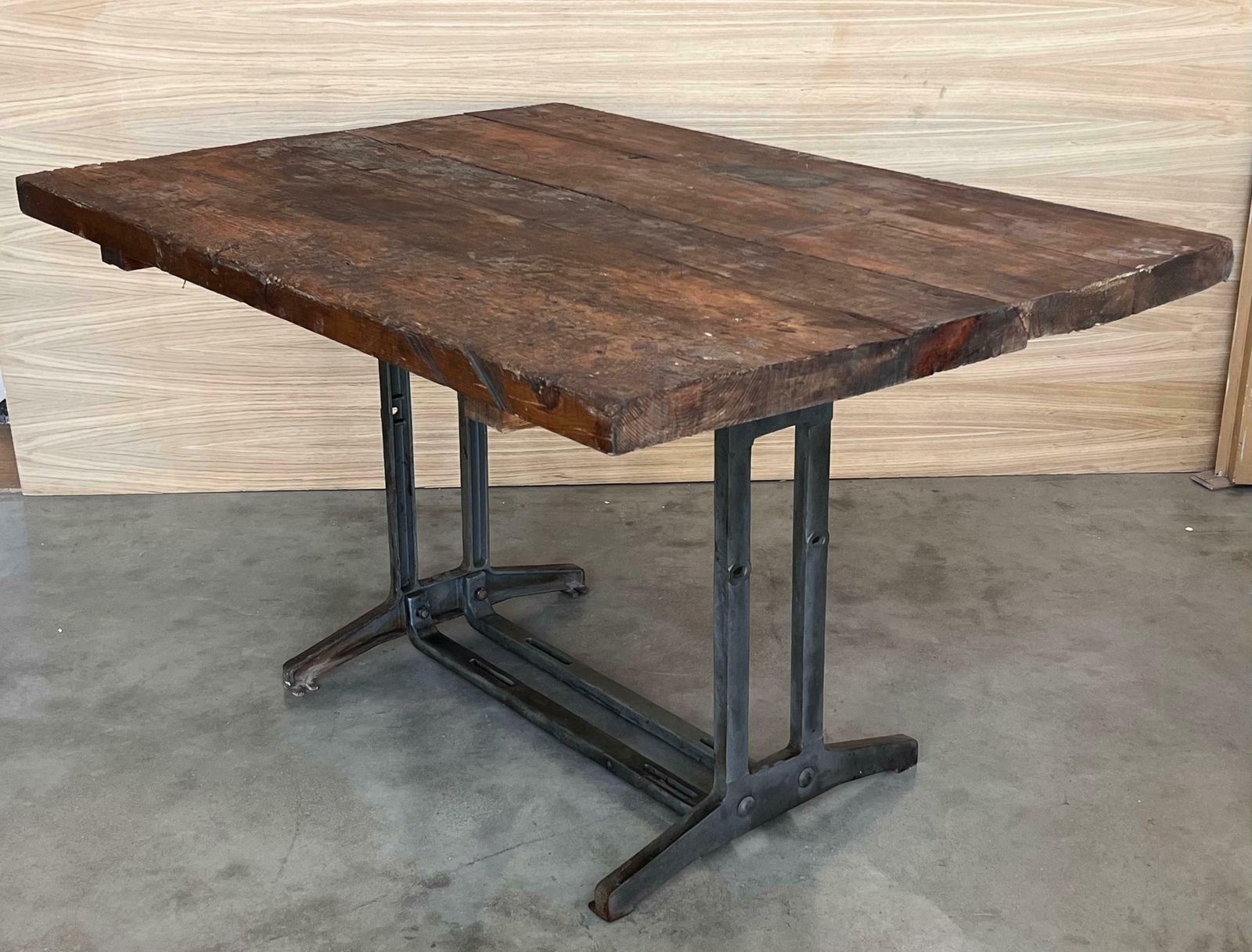 Table de travail française en fonte pleine, plateau en bois photo vintage