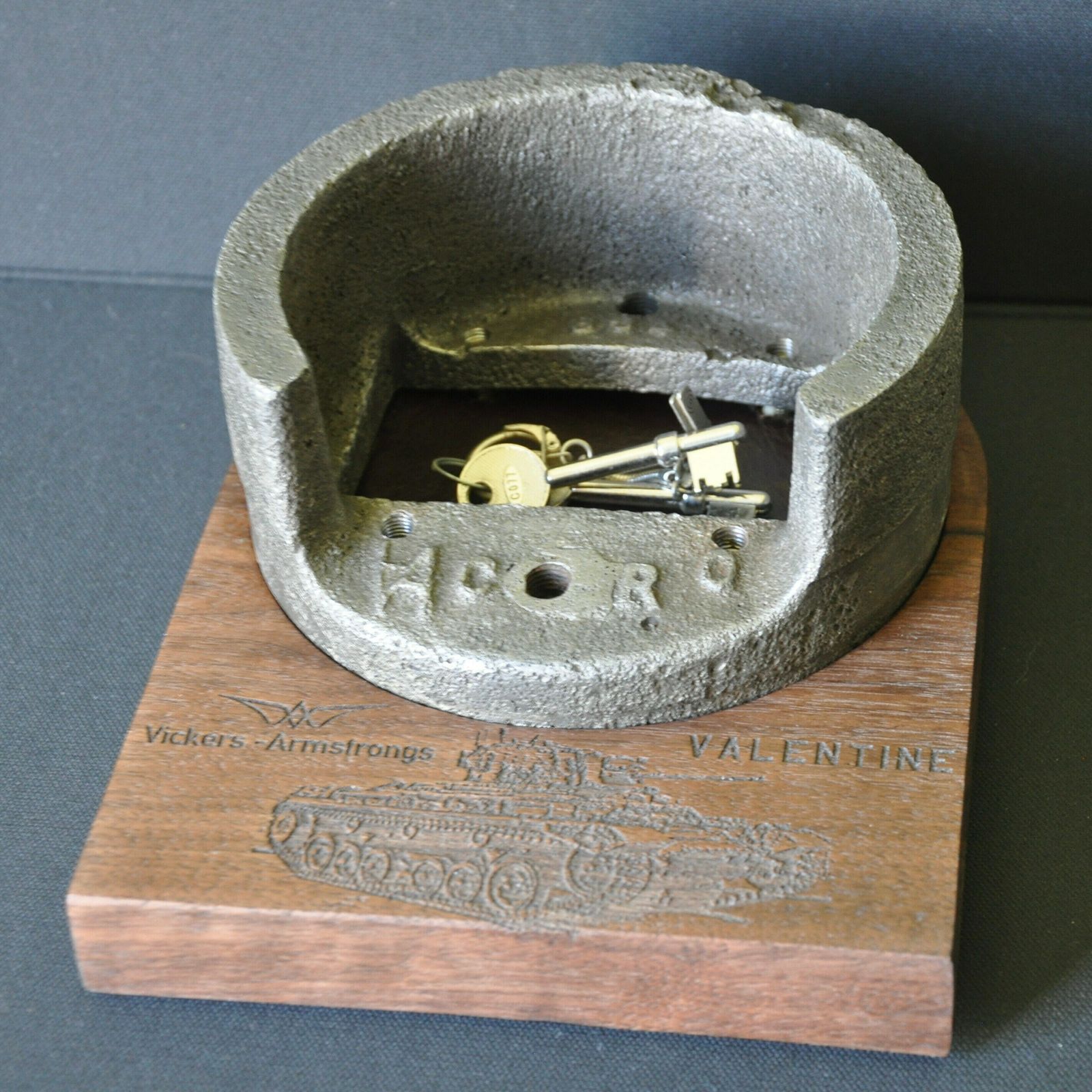 Ww2 Valentine Tank Part Desk Tidy / Mobile Phone Holder