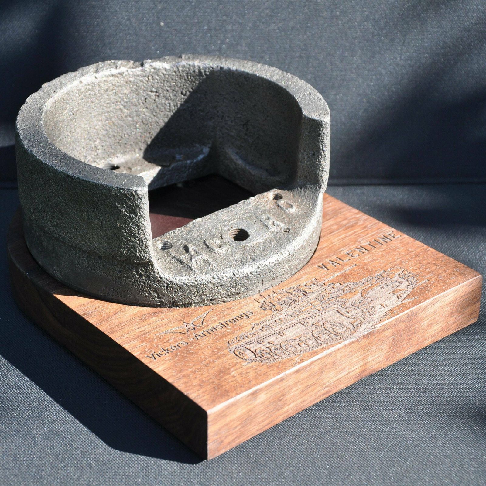 Ww2 Valentine Tank Part Desk Tidy / Mobile Phone Holder photo Home Decor