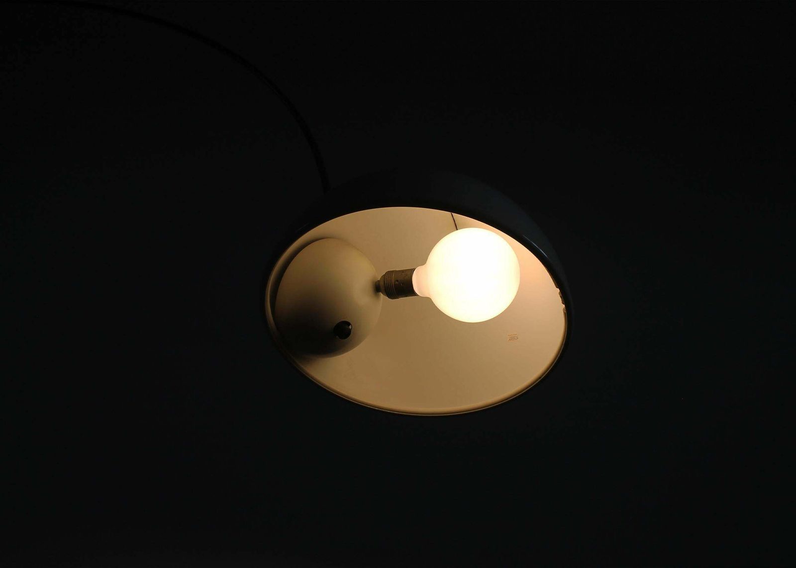 Joe Colombo Coupè 3320r Floor Lamp In White Lacquered Metal By Oluce 1967 Italia photo 2423.0