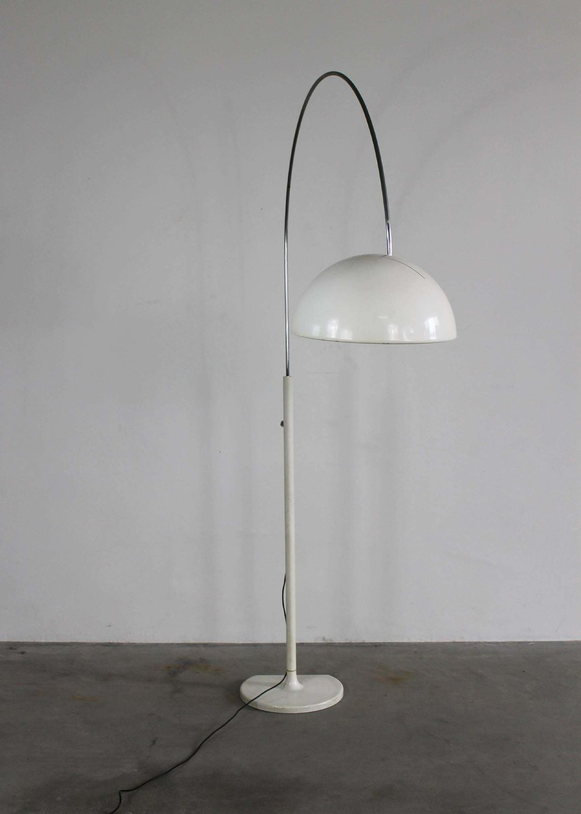Joe Colombo Coupè 3320r Floor Lamp In White Lacquered Metal By Oluce 1967 Italia photo vintage