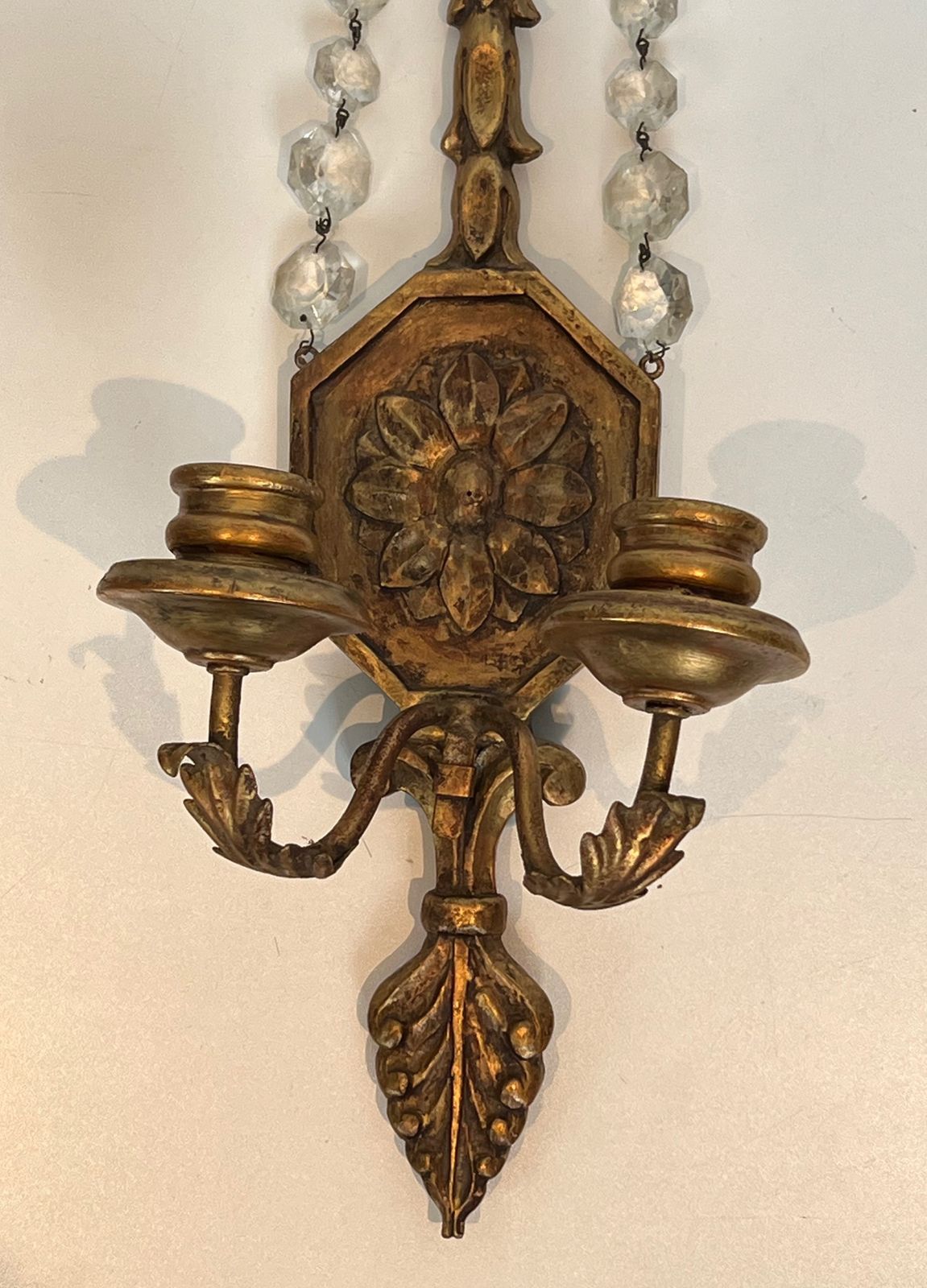 Important Pair Of Gilded Carved Wood Sconces With Crystal Garlands photo 1650.0