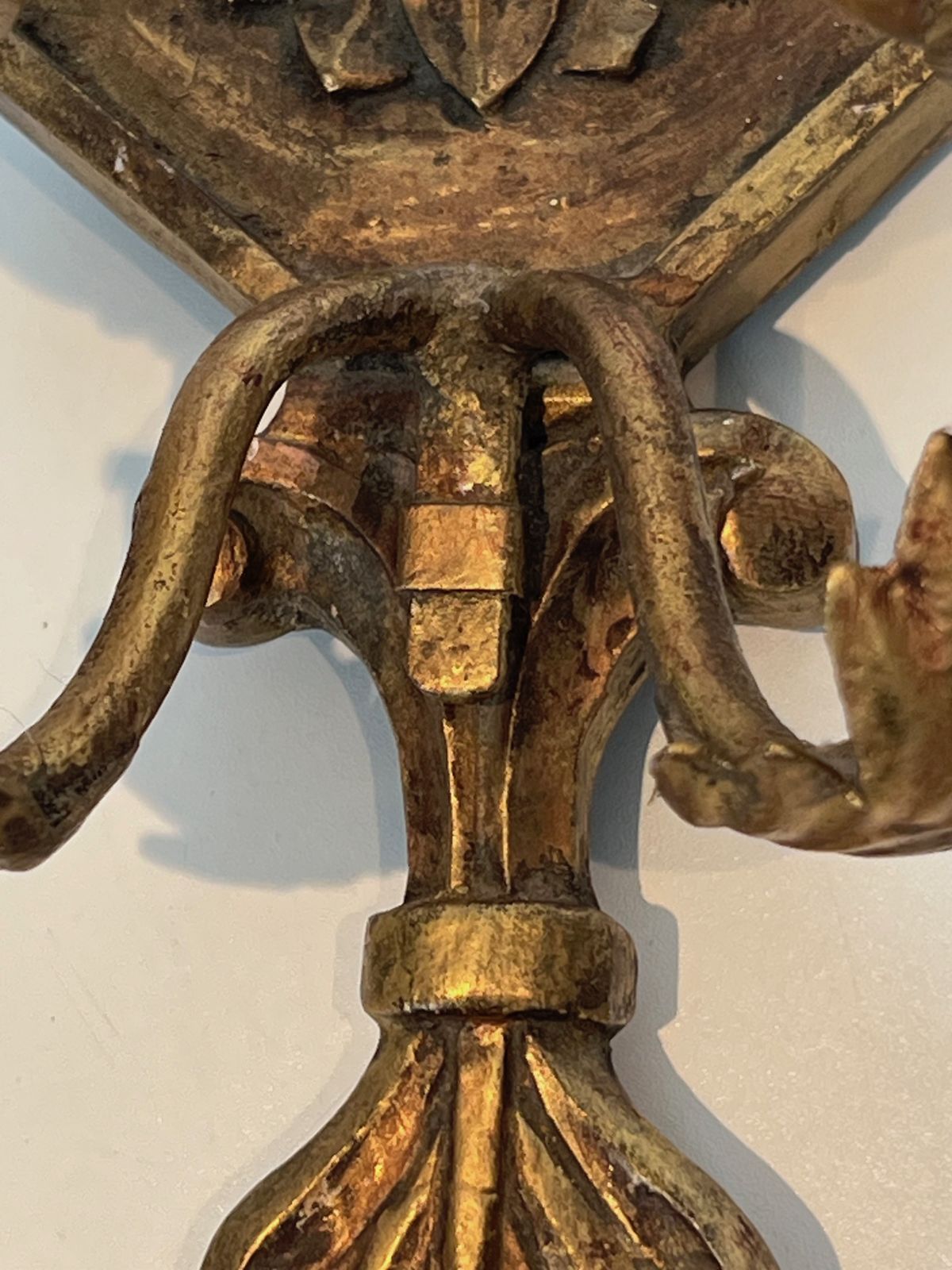 Important Pair Of Gilded Carved Wood Sconces With Crystal Garlands photo vintage