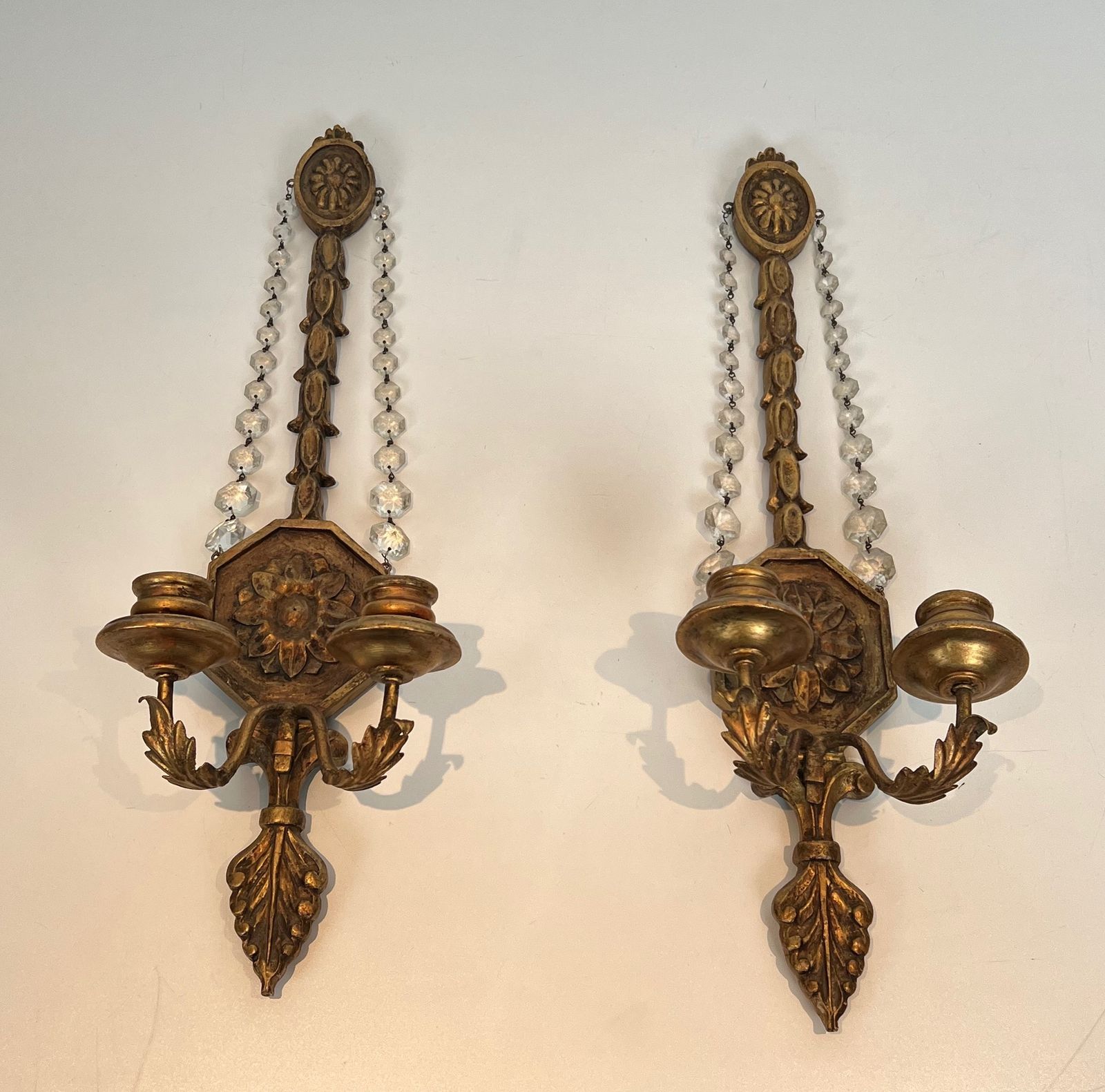 Lighting Important Pair Of Gilded Carved Wood Sconces With Crystal Garlands photo