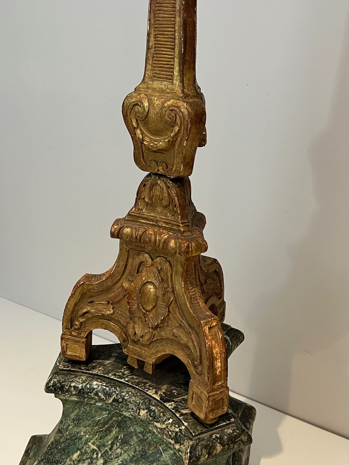 photo vinterior Large Candelabra In Carved Golden Wood On Patinated Base