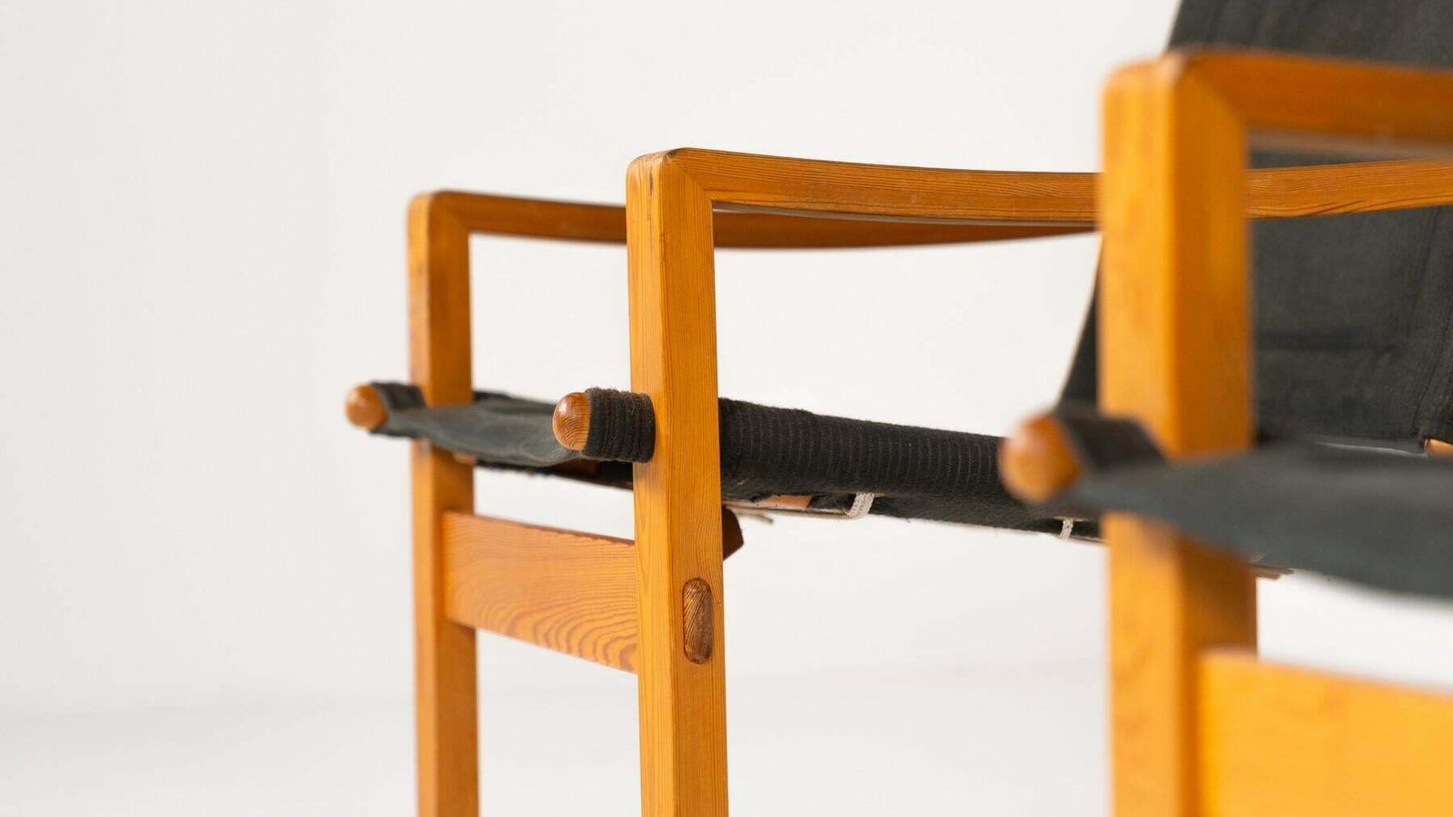 Mid Century Modern Pair Of 'Safari' Armchairs By Børge Jensen For Bernstorffsmin photo vinterior