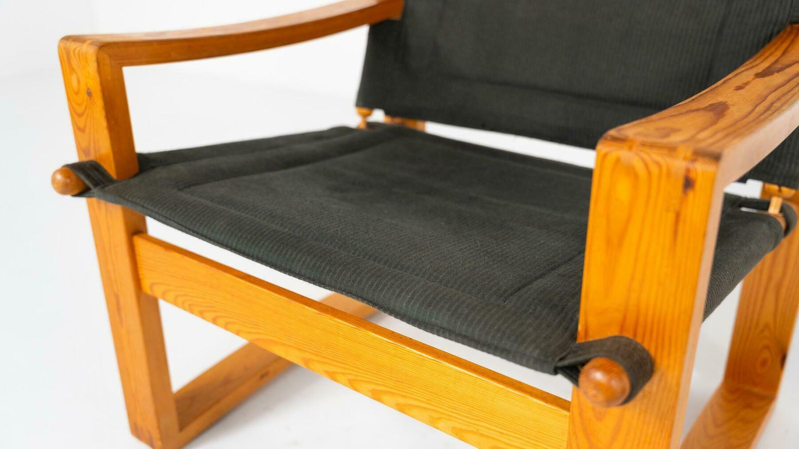 photo for sale Mid Century Modern Pair Of 'Safari' Armchairs By Børge Jensen For Bernstorffsmin