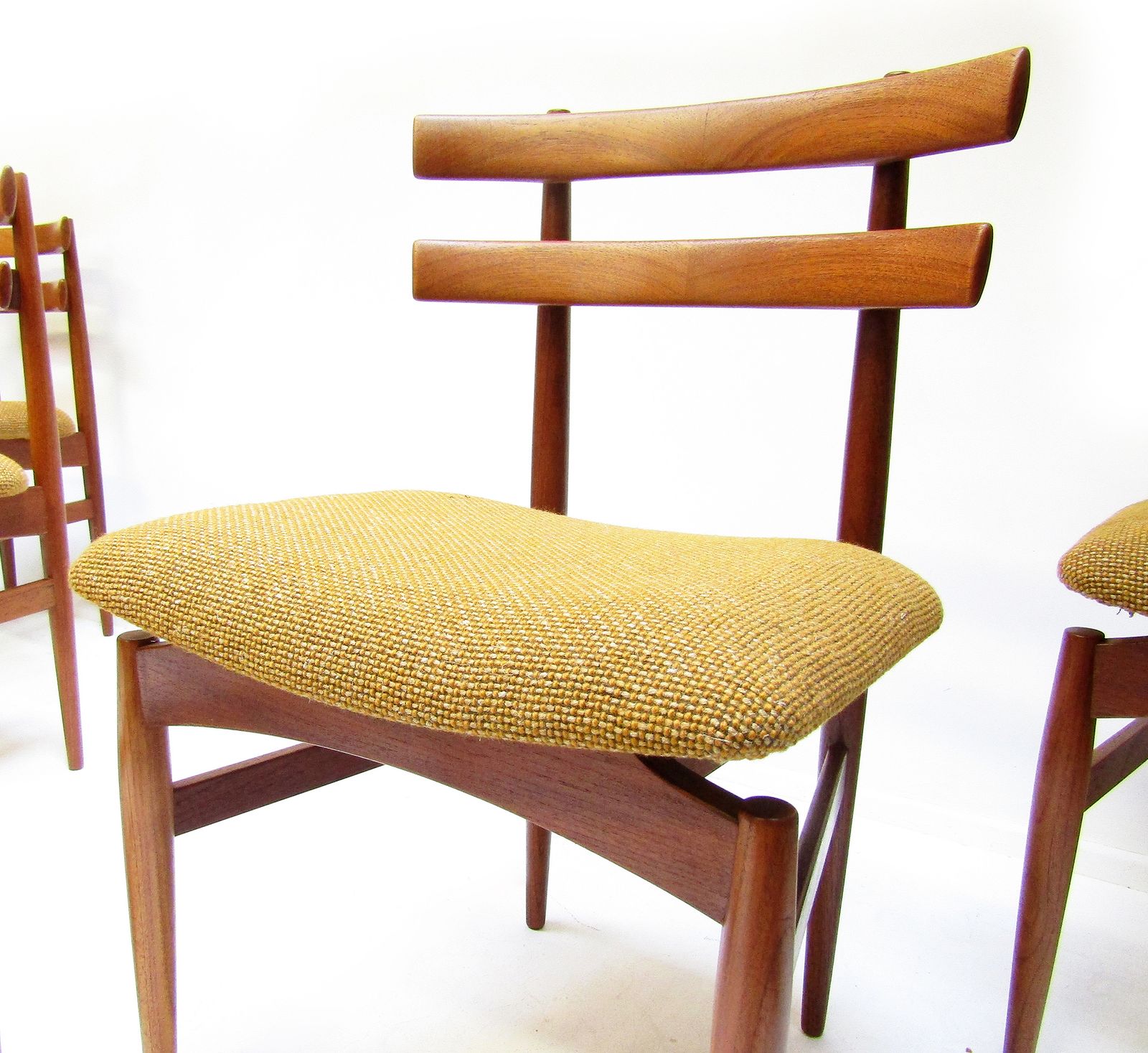 Five 1960s Danish Model 30 Dining Chairs By Poul Hundevad In Teak & Mustard Fabric photo vinterior