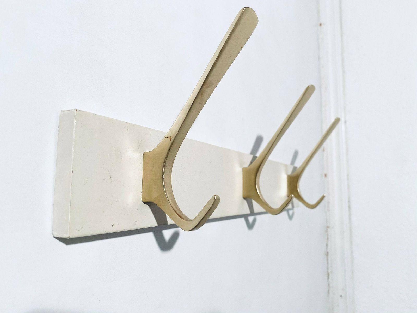 Elegant Mid Century White & Gold Wooden Coat Rack Hook / Vintage Rockabilly Decor 1950s photo Furniture