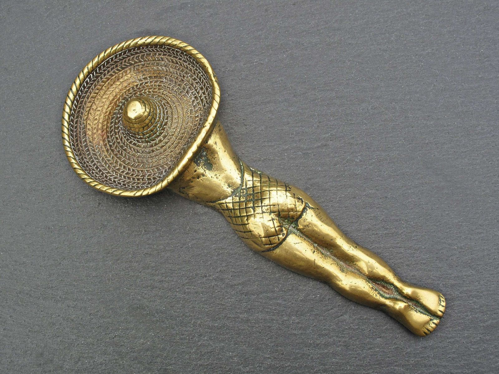 photo furniture Brass Sunbathing Lady Ashtray   Sunbathing Lady With Sombrero Ashtray