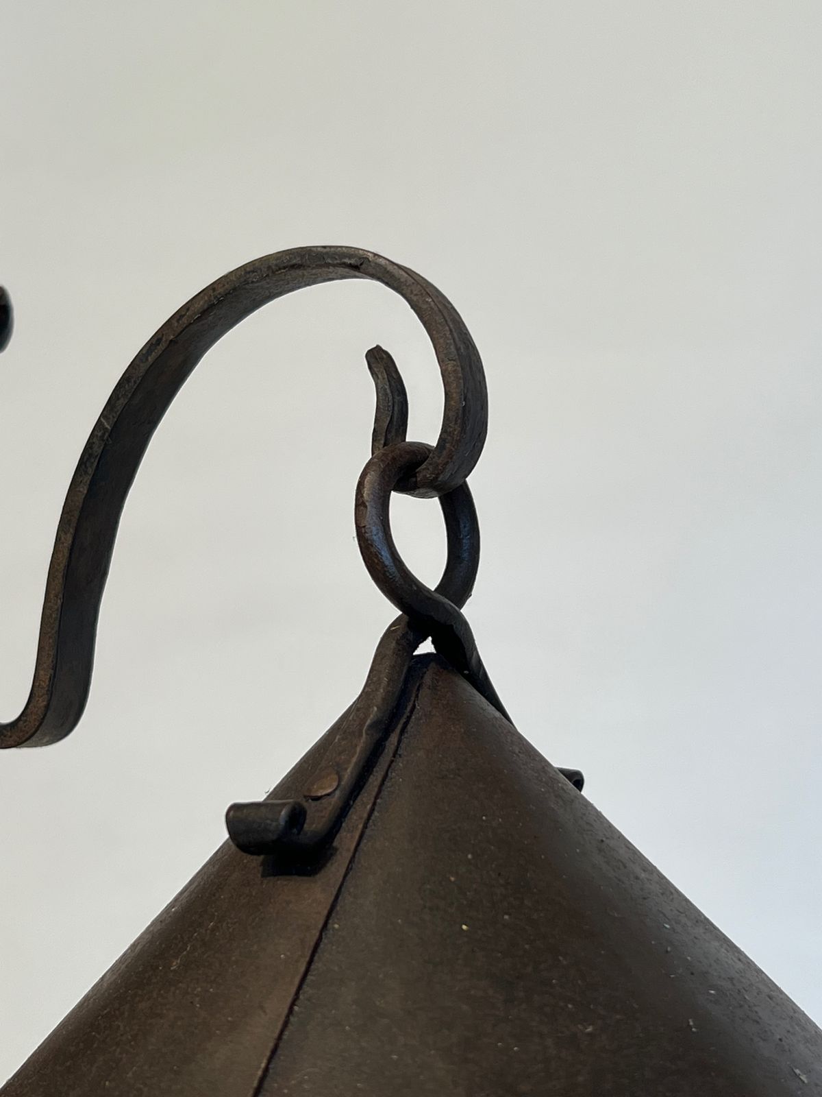 photo vintage Wrought Iron Candelabra With 2 Lights