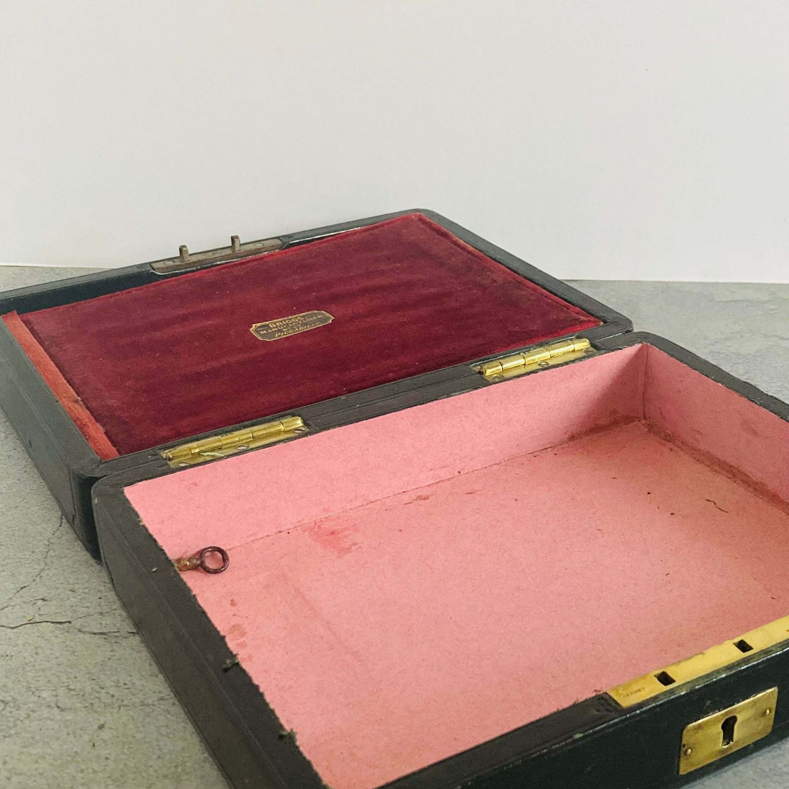Antique Leather Jewellery / Vanity Box photo vinterior