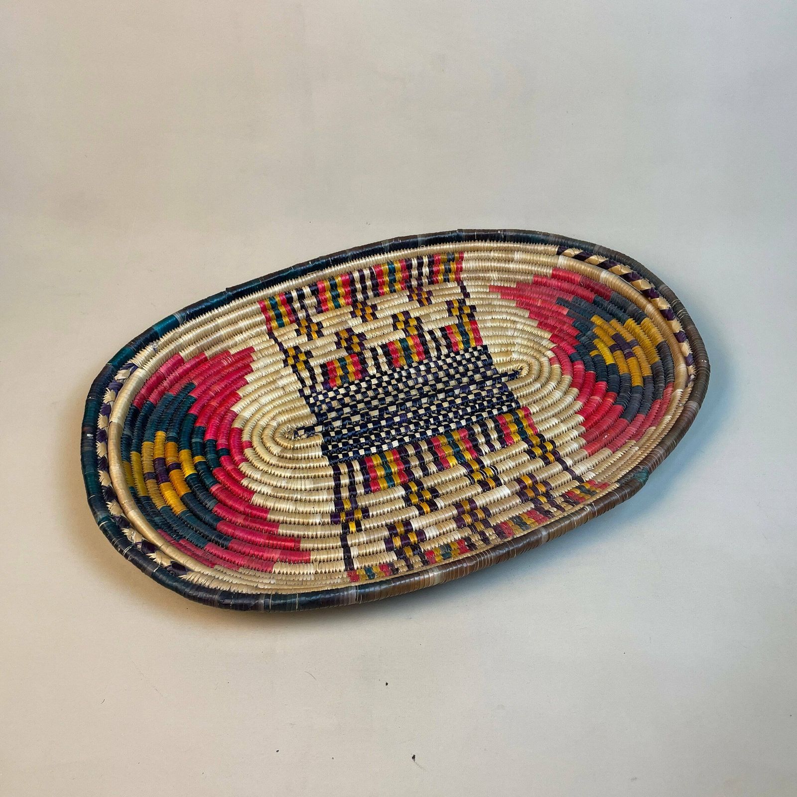 African Oval Woven Mat Tray Wicker Placemat Brown Rattan Natural Decor Handmade Decorative Pattern Africa Handles Traditional