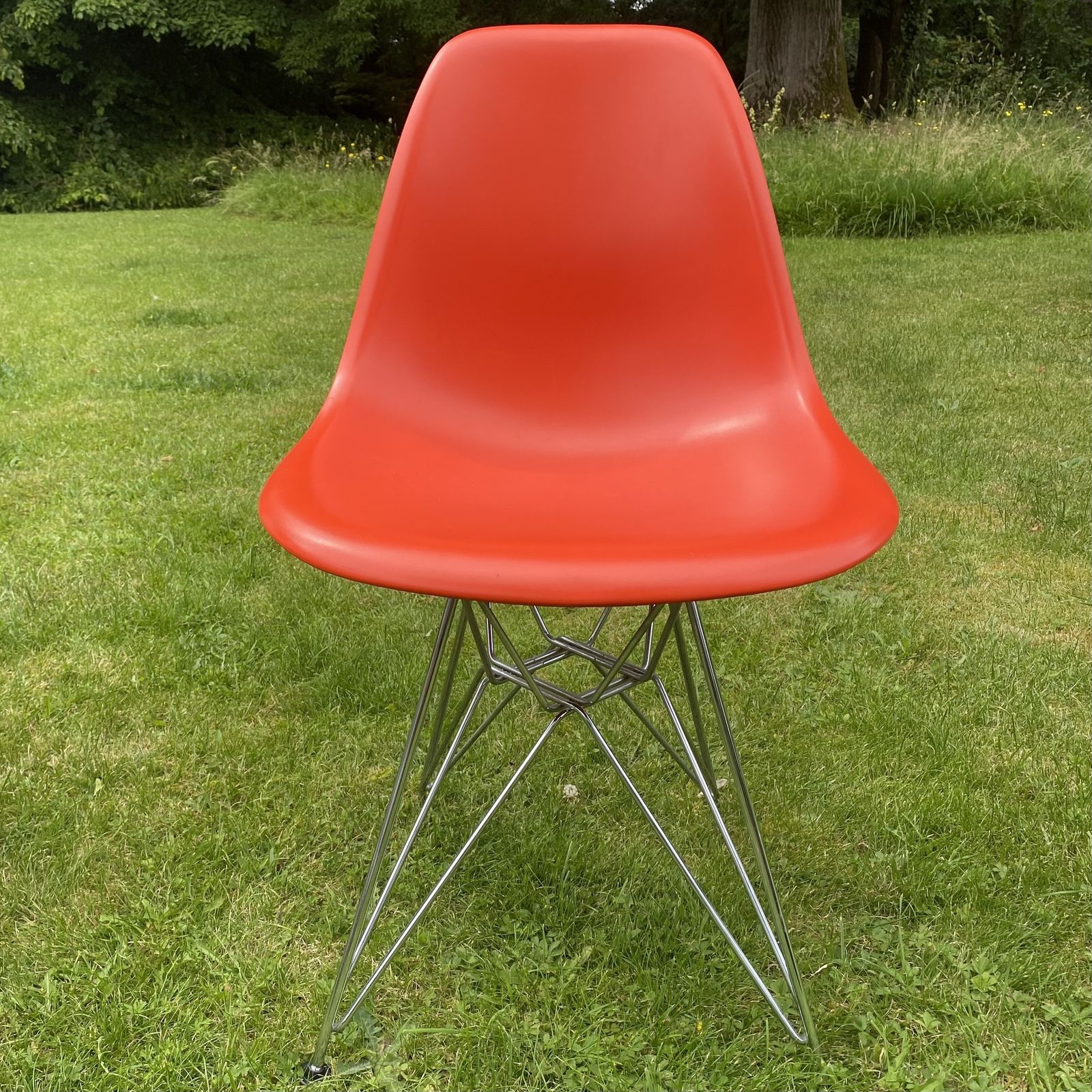 Six Vitra Eames Dsr Chairs Re photo 1100.0
