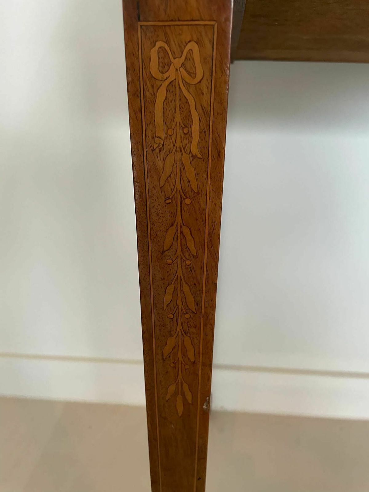 photo vinterior Fine Quality Antique 19th Century Mahogany Inlaid Cylinder Bookcase