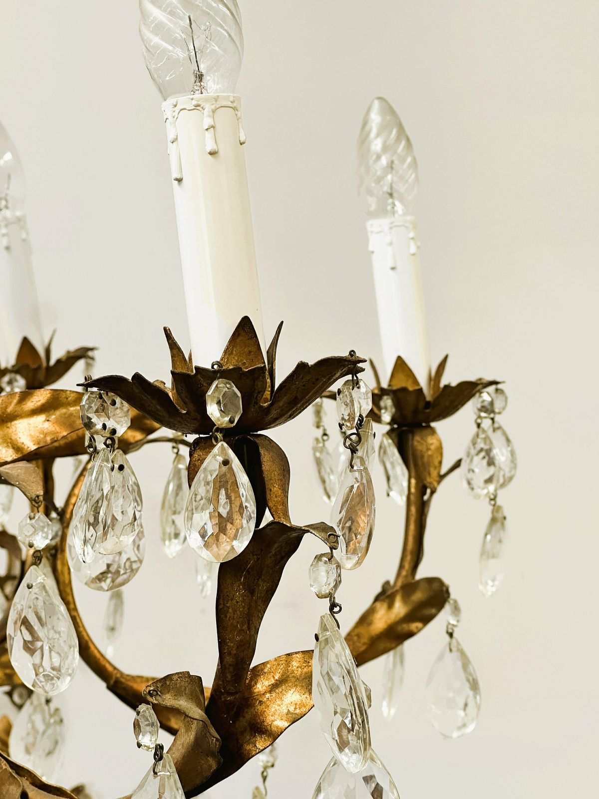 Vintage Kristallen Kroonluchter Met Bladgoud En 6 Lichtpunten, Ca. Jaren 1950. photo buy