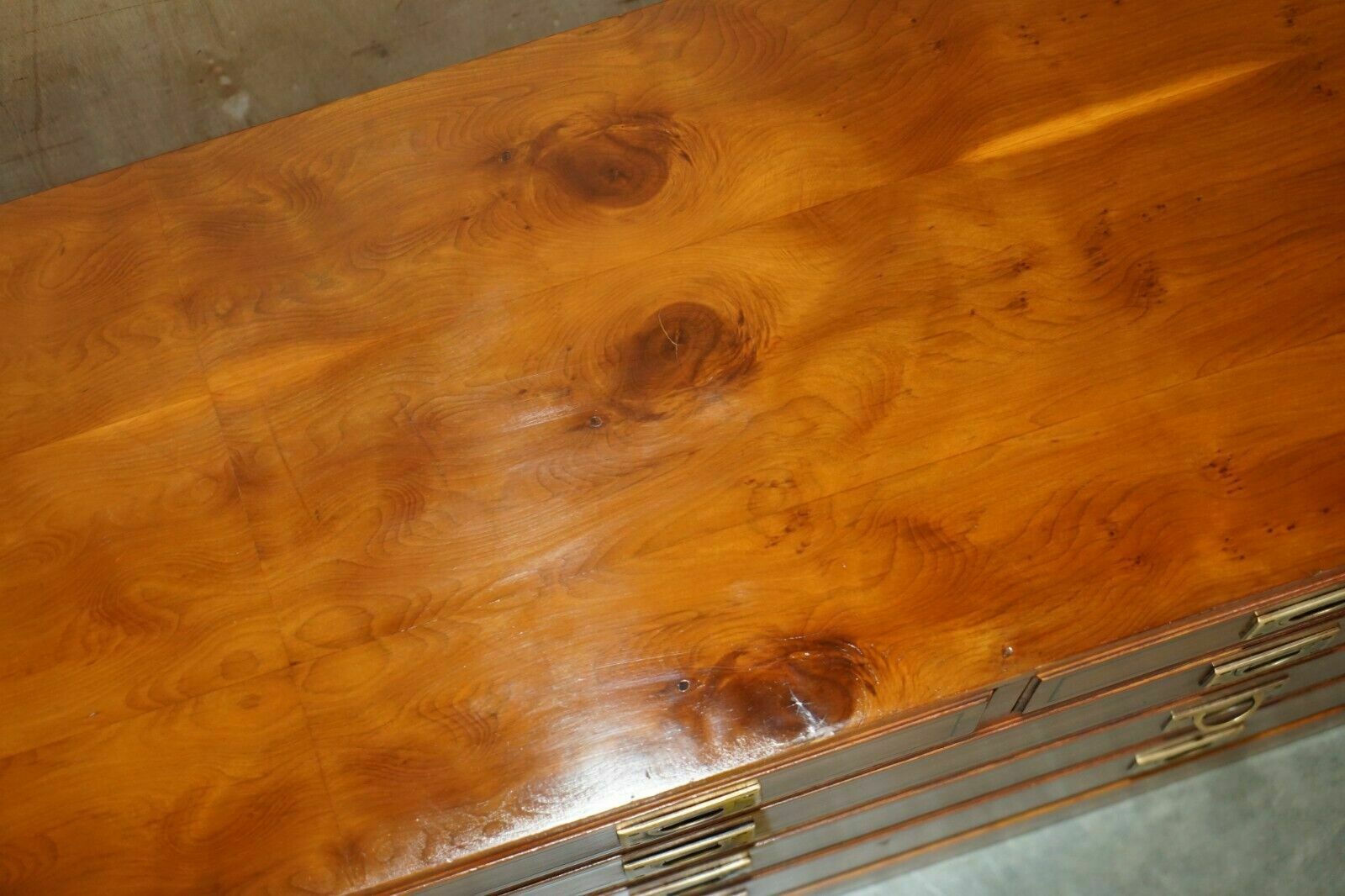 photo vinterior Fine Restored Traditionally French Polished Burr Elm Military Campaign Sideboard