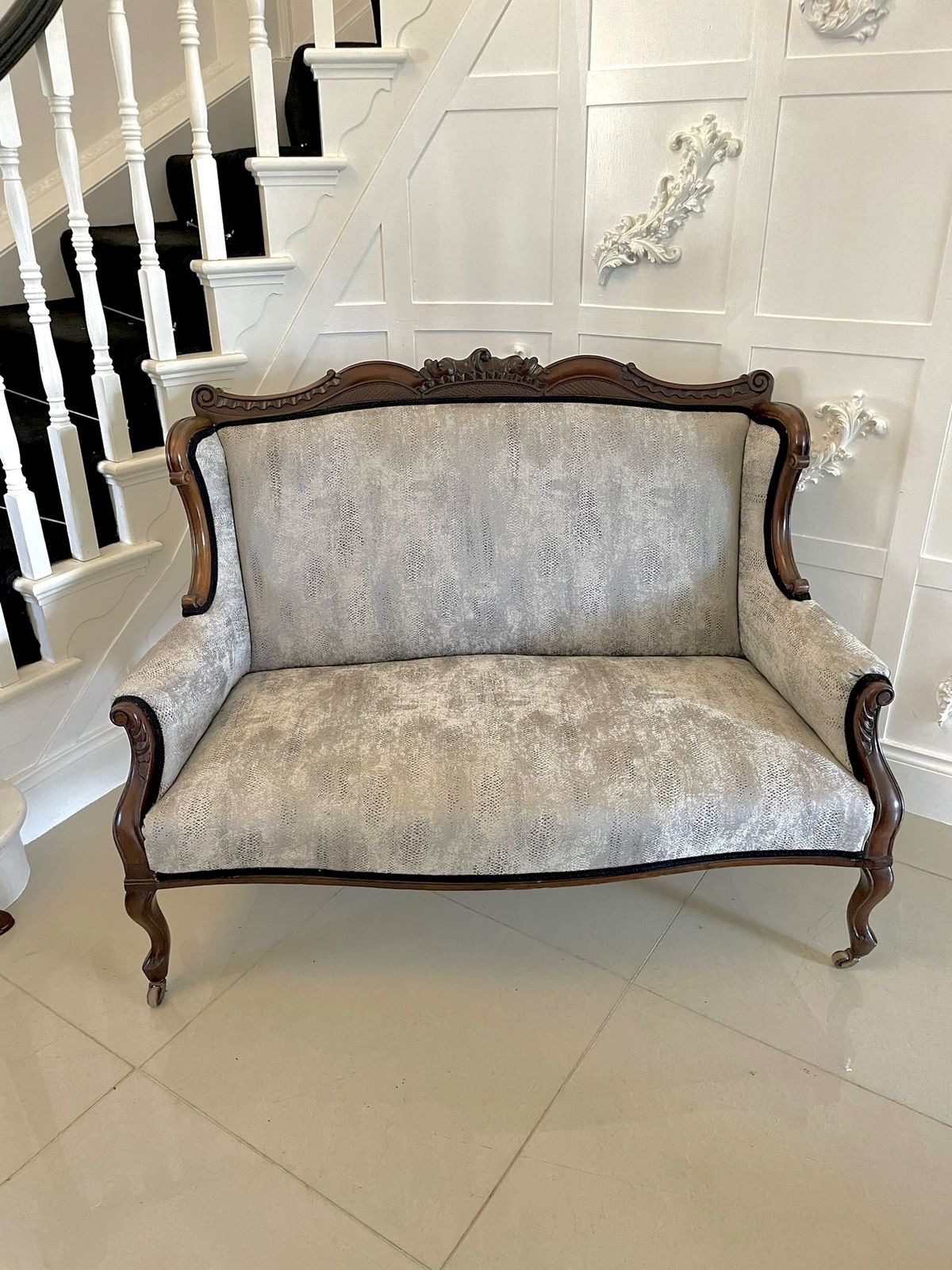 photo vintage Outstanding Quality Antique 19th Century Carved Mahogany Sofa