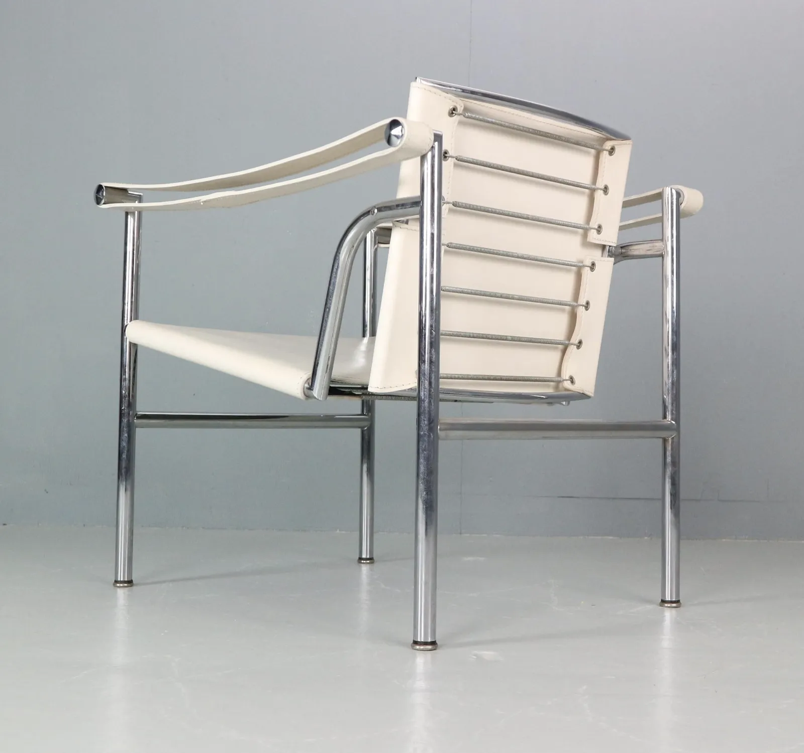 Le Corbusier Set Of 2 White Leather Armchairs Model, Lc1 For Cassina, 1970s